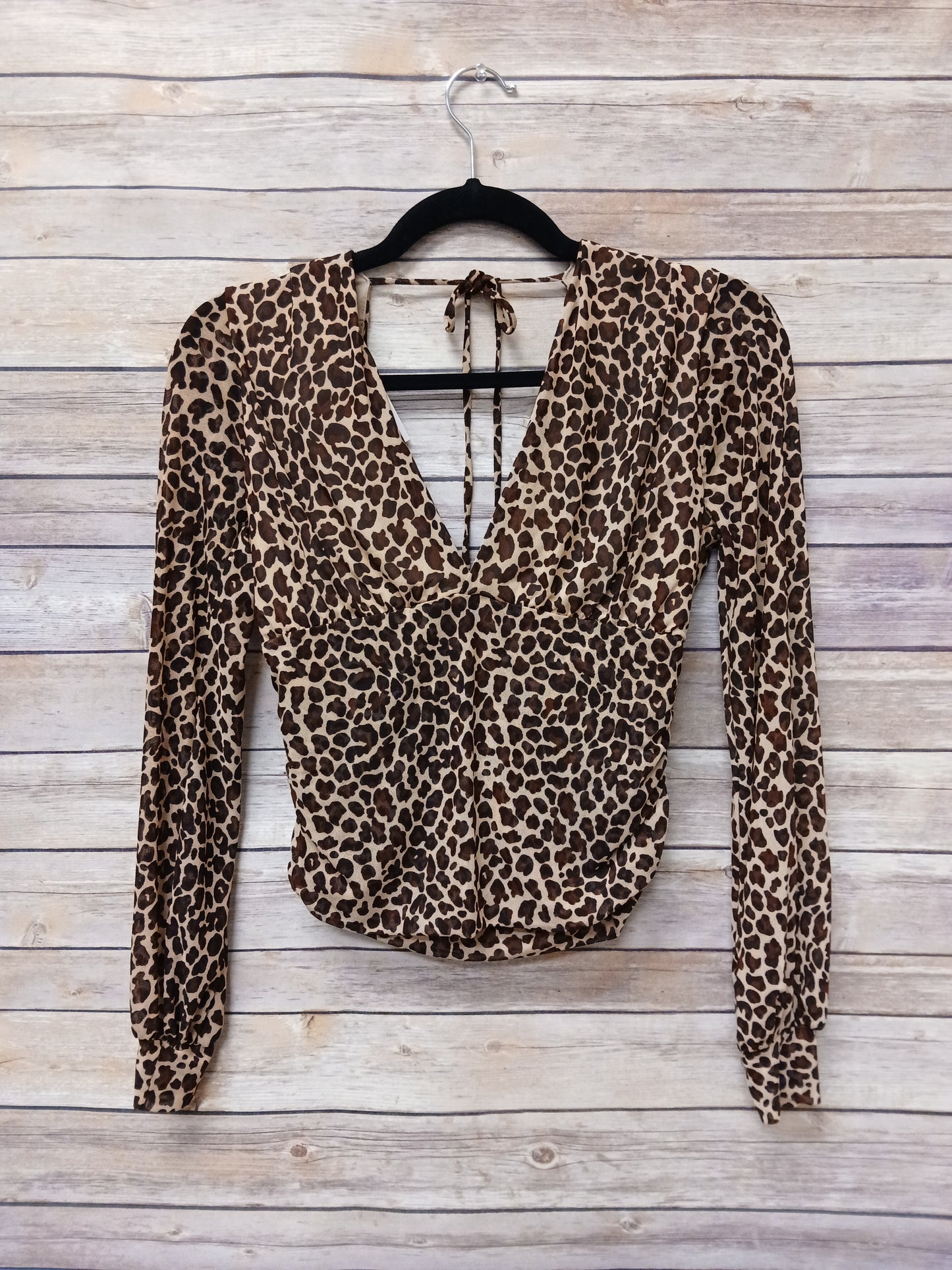 Animal Print V Neck Crop Top. Size L. - Scarlett's Riverside Boutique 