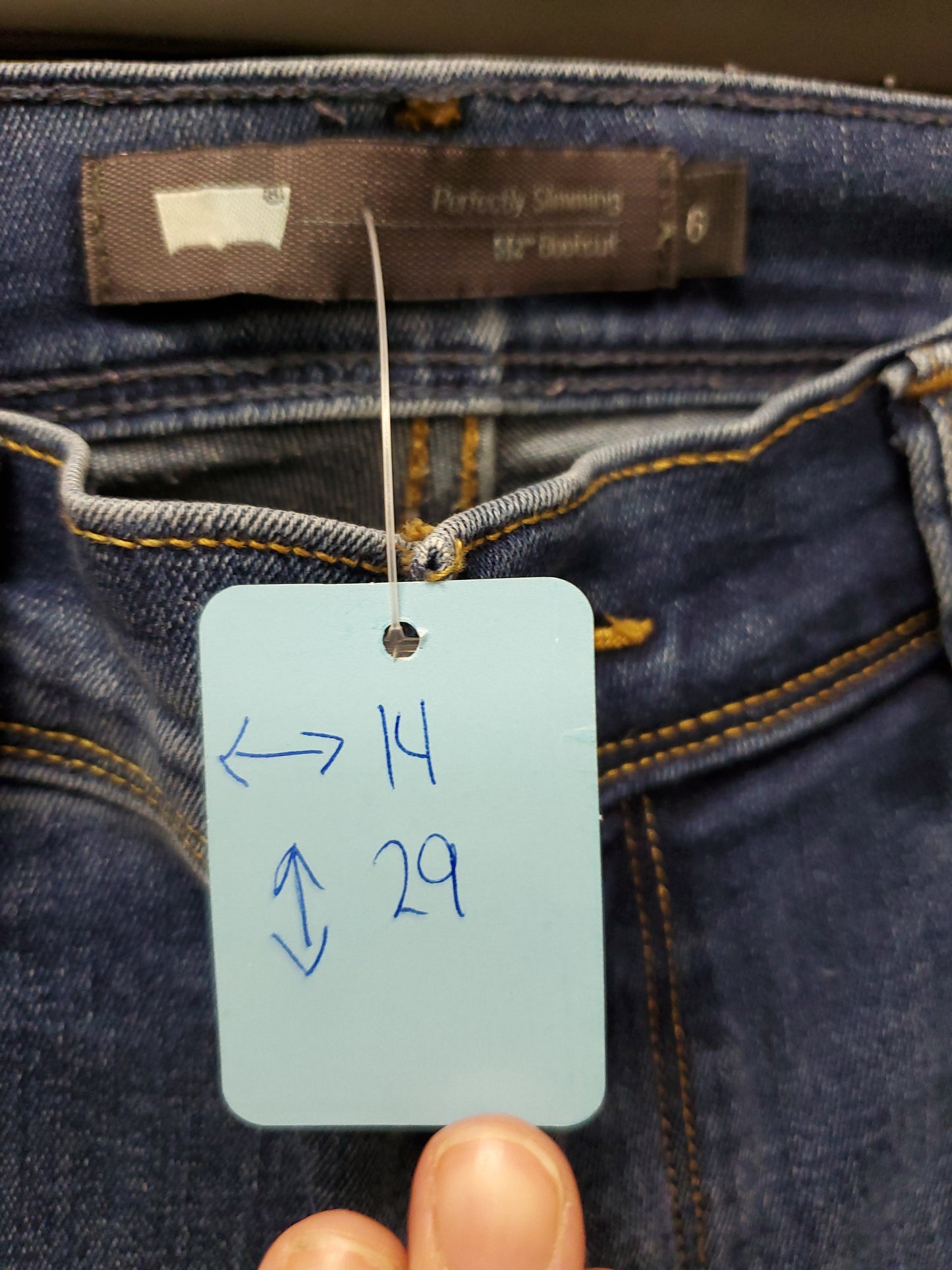 Levi Perfectly Slimming Bootcut Size 6 RS 73