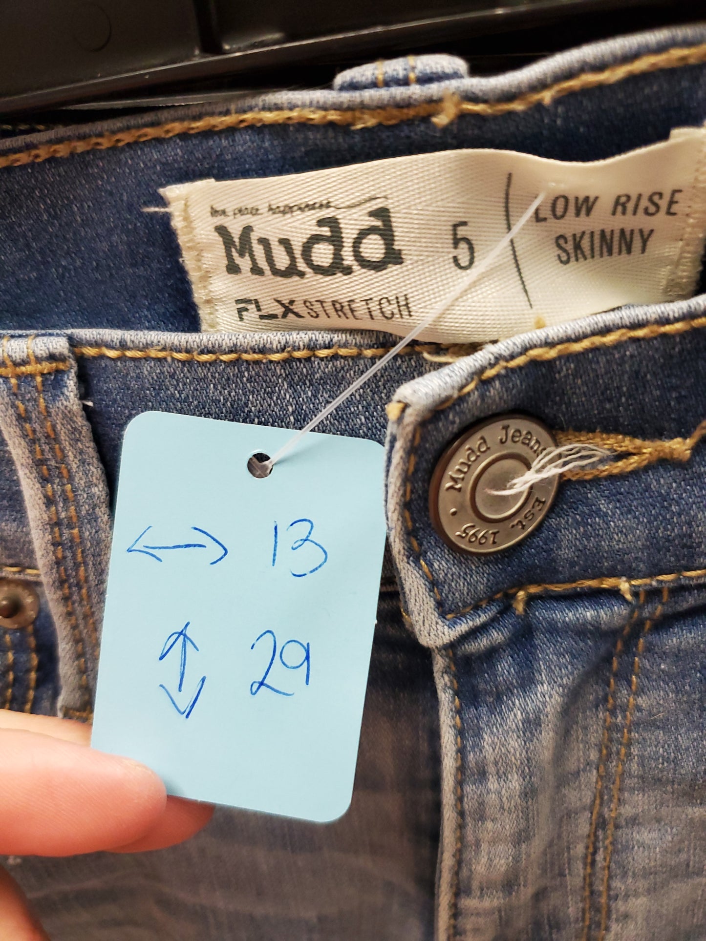 Mudd Low Rise Skinny Jeans. Size 5. RS 74.