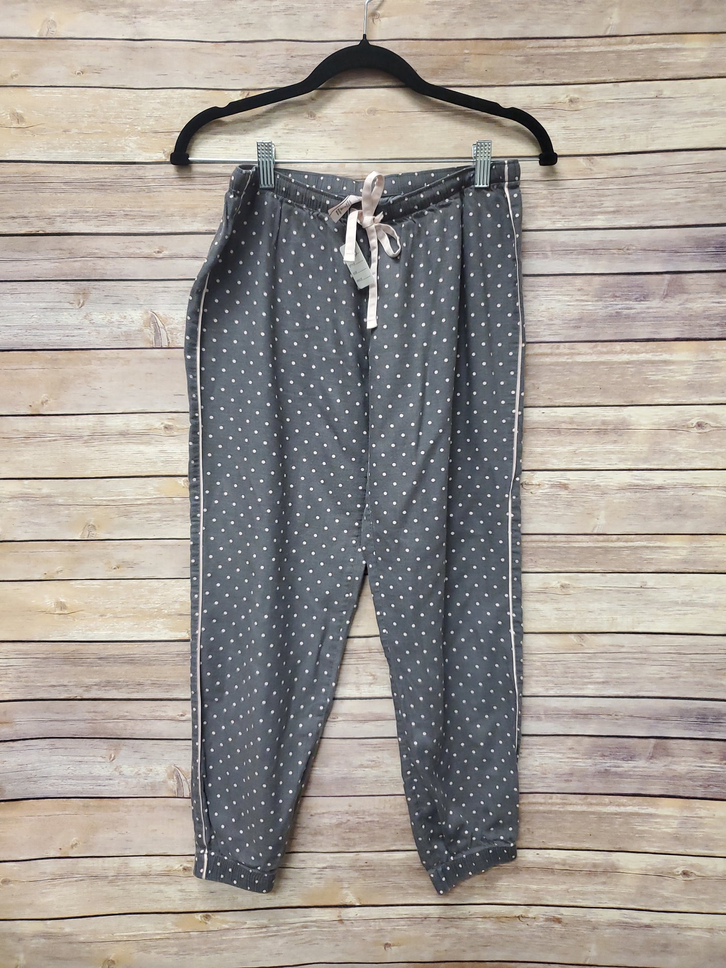 Victoria's Secret Grey & Pink Polka Dot Pajama Pants. Size XS. RS 95