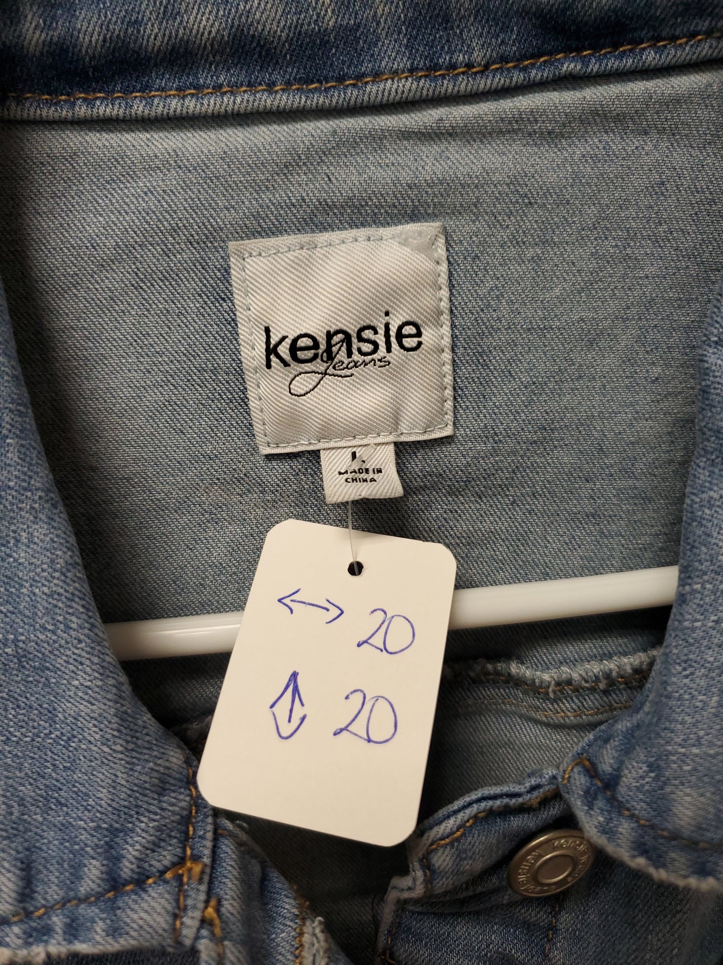 Kensie Jeans Jean Jacket. Size L. RS 99.