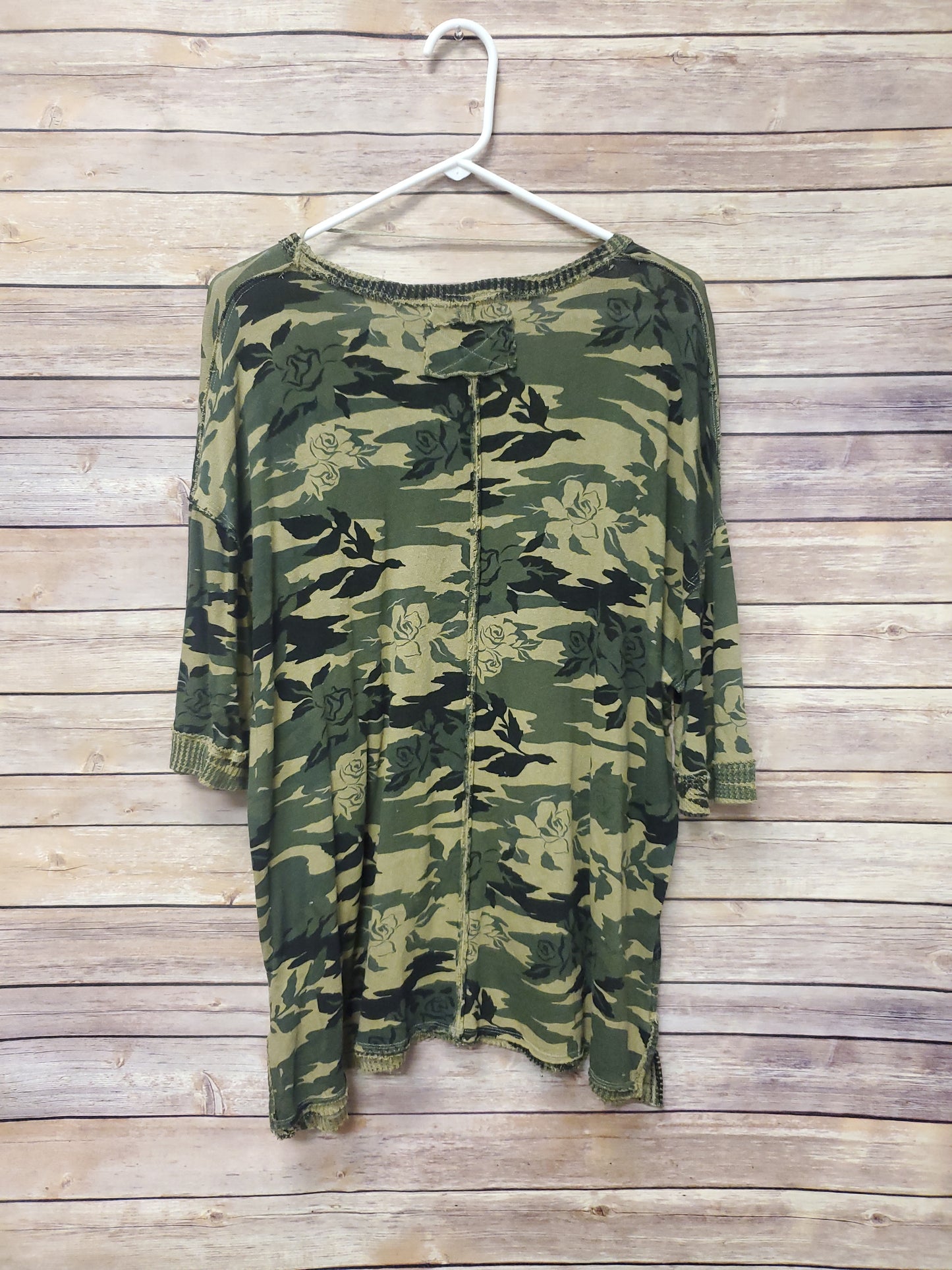 Free People Camouflage Shirt. Size XS. Oversized. NWT. RS 97