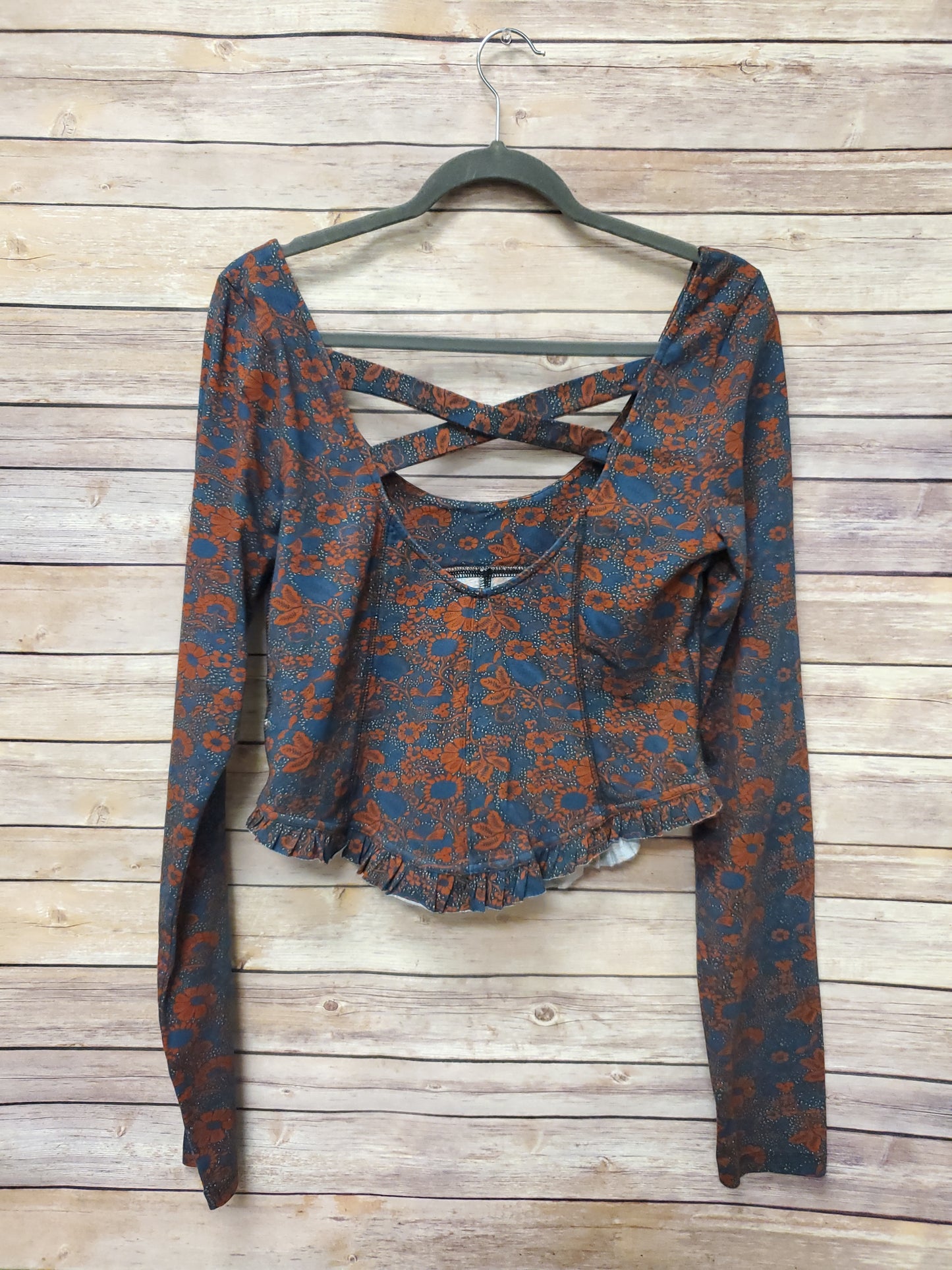 Free People Navy & Red Floral Crop. NWT. Size L. RS 97