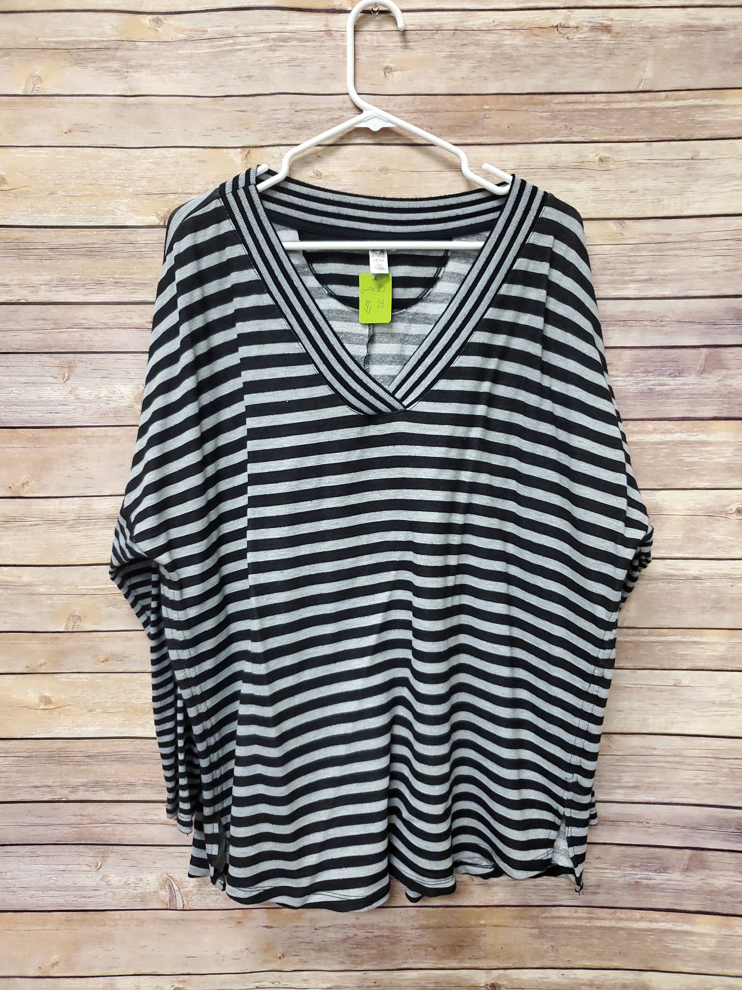 Avenue Black & Grey Long Sleeve Blouse. Size 2XL/3XL #68