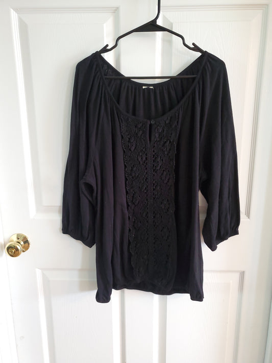Black 3/4 Sleeve Blouse, w/ Middle Lace Detail. Size 2XL. #68