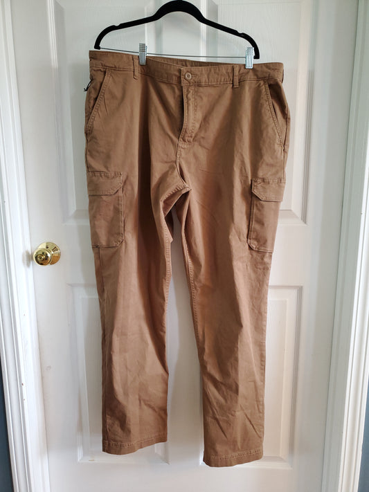Mens Columbia Straight Fit Tan Pants. Size 40/32. #68