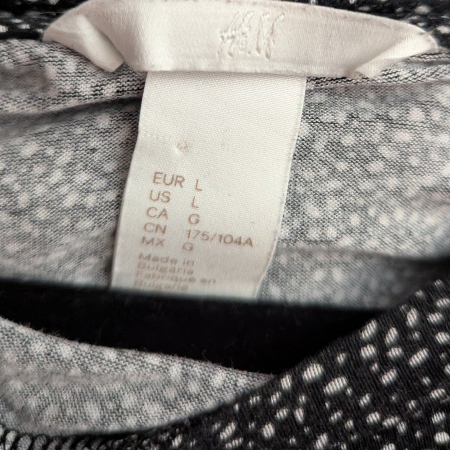 H&M S. Large Heathered Gray Short Sleeve Tee – Classic Crewneck Essential #C33