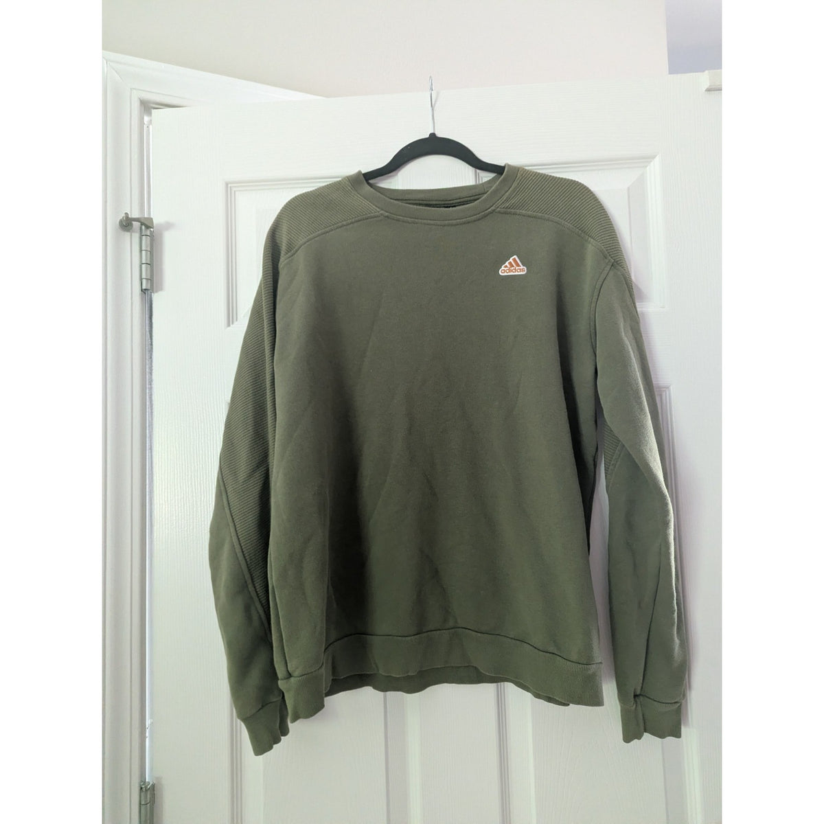 Adidas Mens Olive Green Crewneck Sweatshirt Ribbed Shoulder Detail Orange Logo