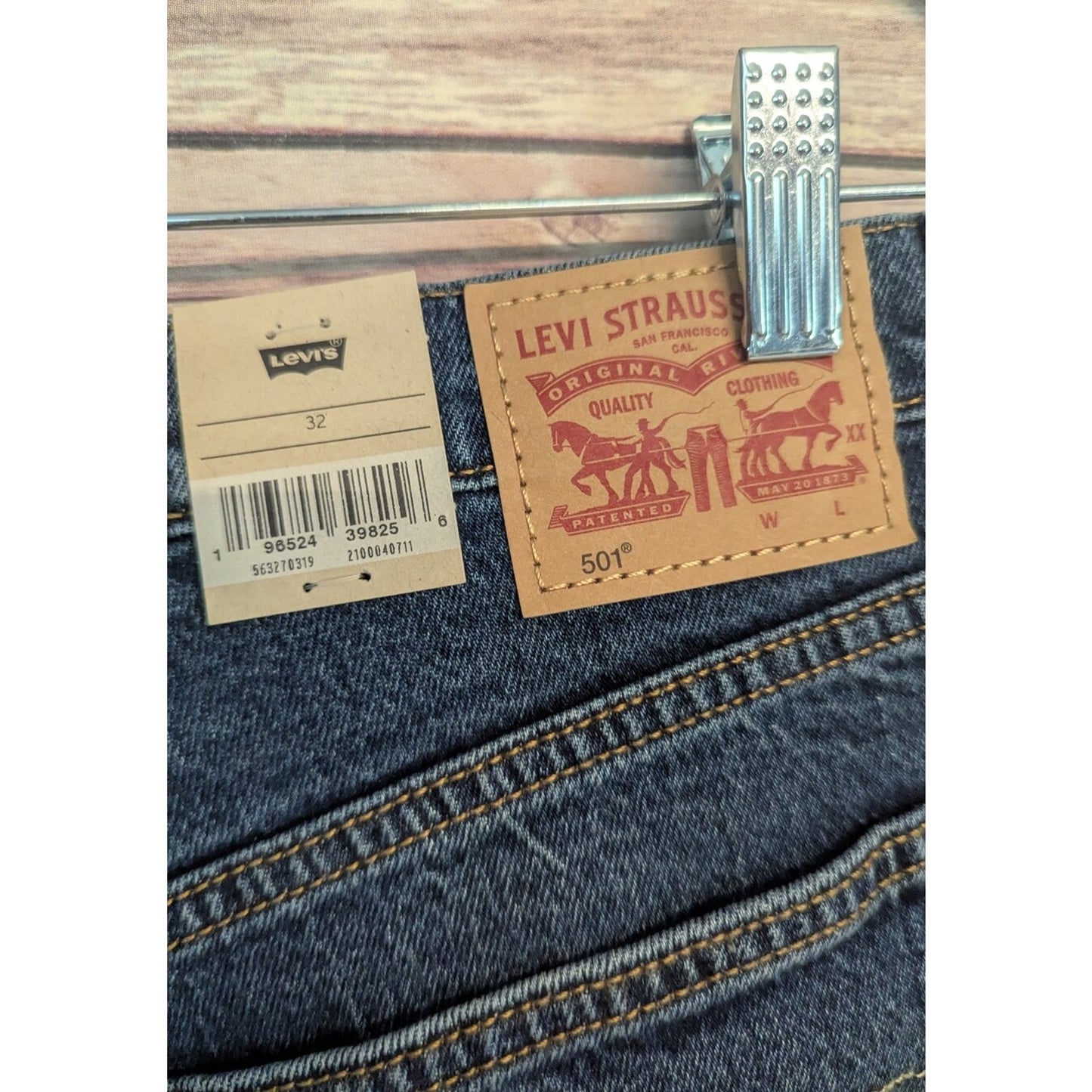 Levi’s 501 Shorts Women’s 32 High Rise Distressed Cut Off Denim Jean Shorts NWT
