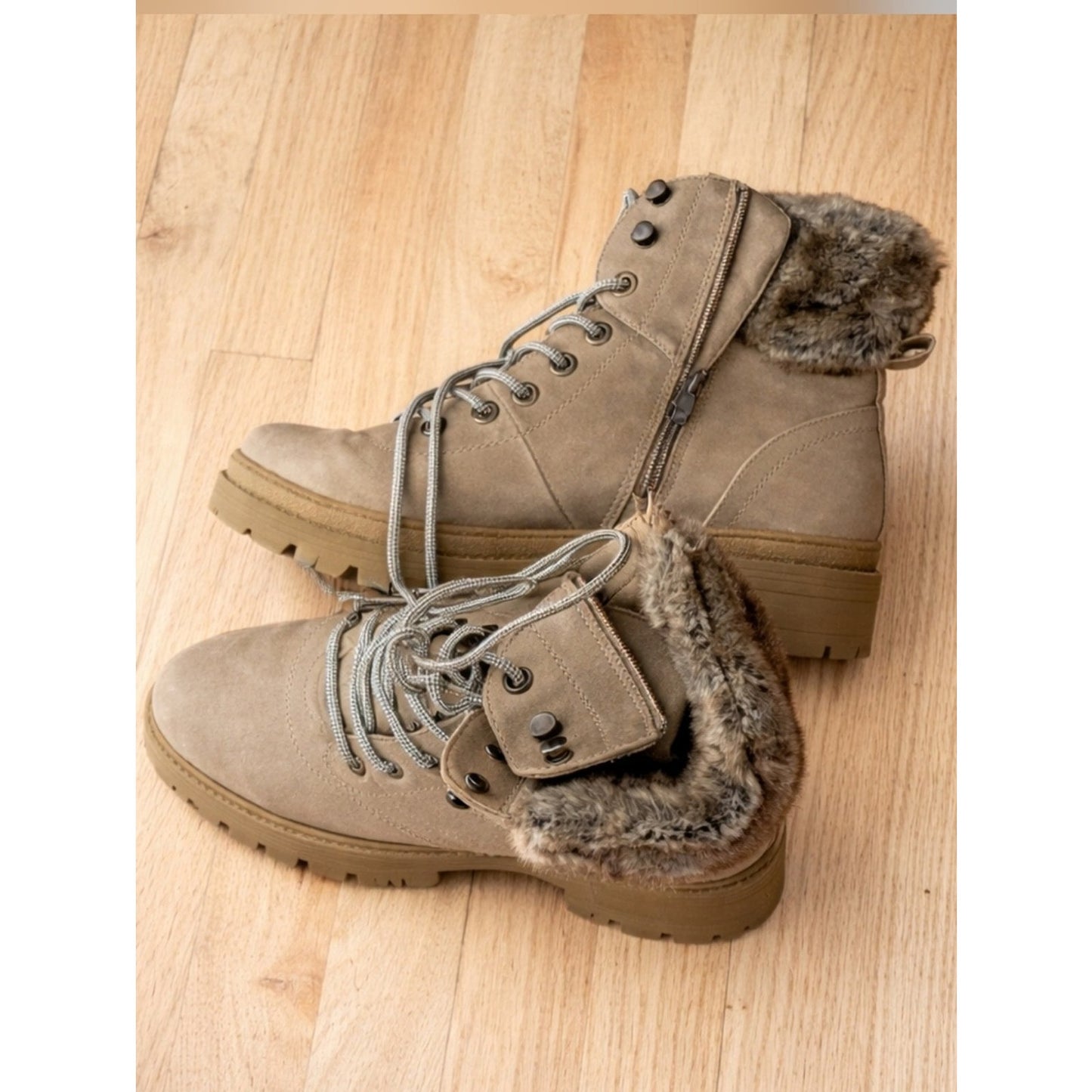 Hiking Boots, Winter, Women’s Size 9 Faux Fur Lace Up Ankle Boots Taupe Side Zip