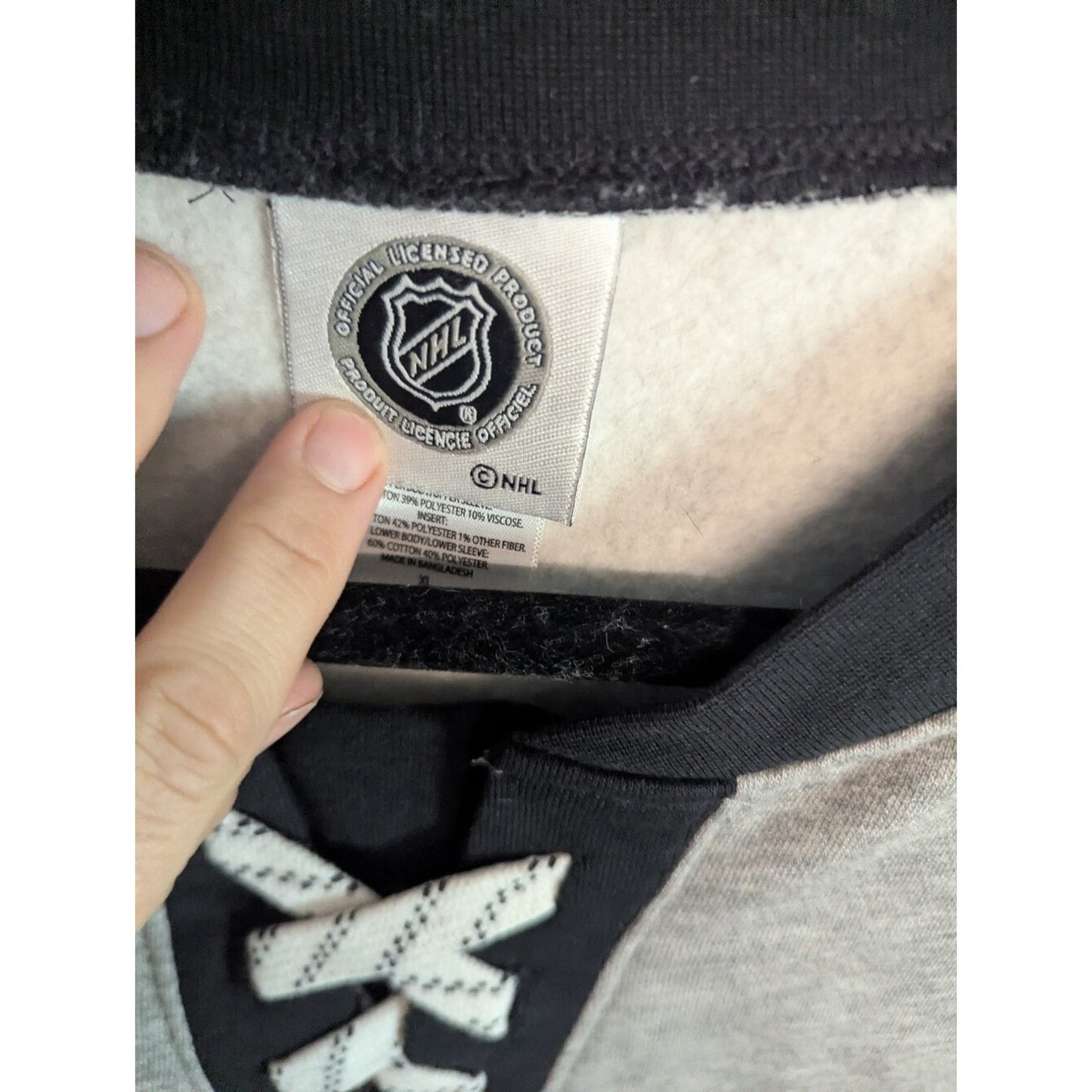 Chicago Blackhawks NHL Lace Up Sweatshirt Women’s XL Gray Black Hockey Pullover