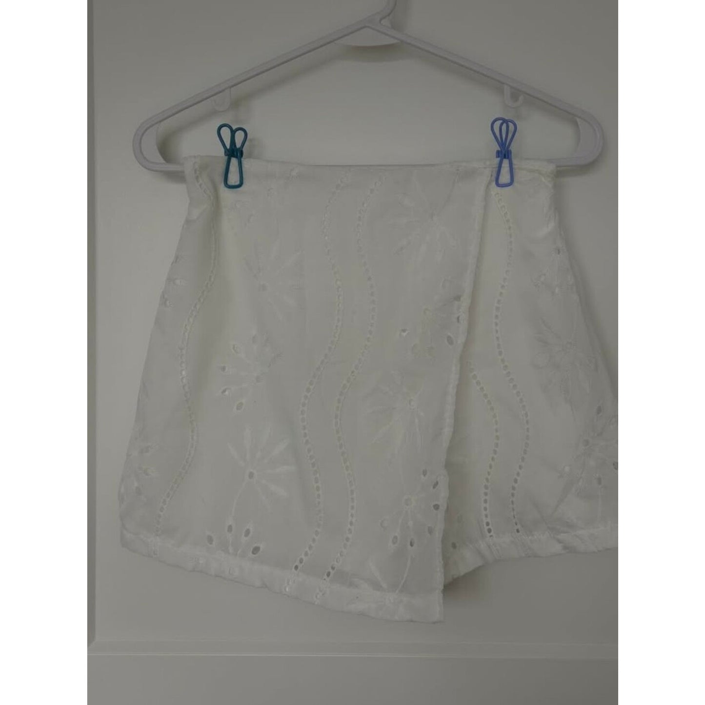 White Eyelet Skort Women’s Small Floral Embroidered Wrap Front Pull On Shorts