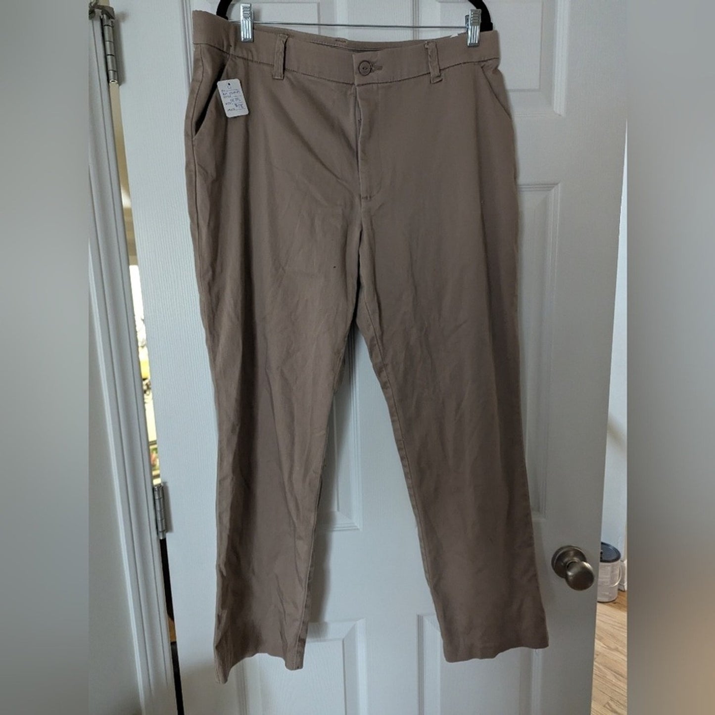 Lee Women's Khaki Dress Pants Size 18M Classuc Straight Leg, Work Slacks #E15