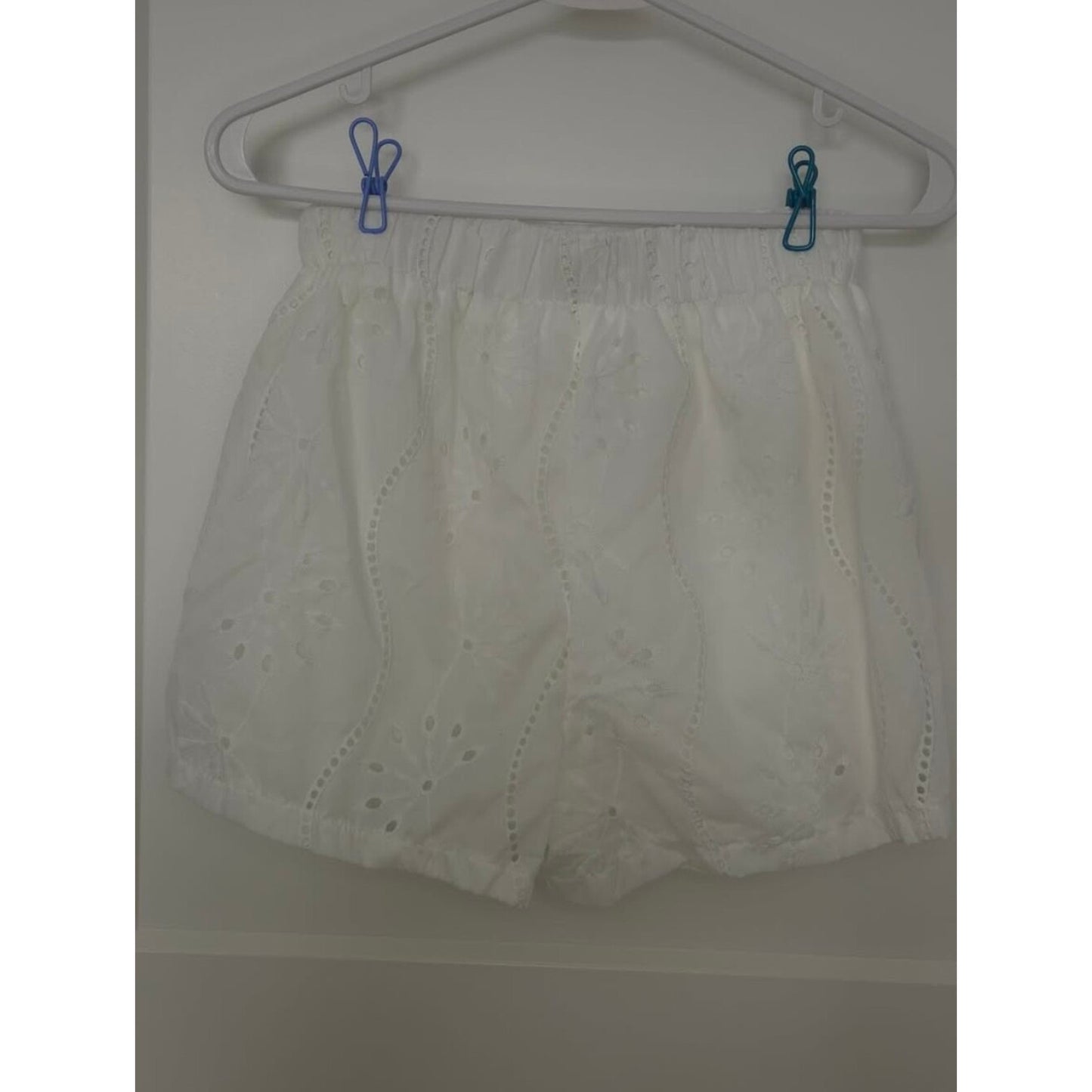 White Eyelet Skort Women’s Small Floral Embroidered Wrap Front Pull On Shorts
