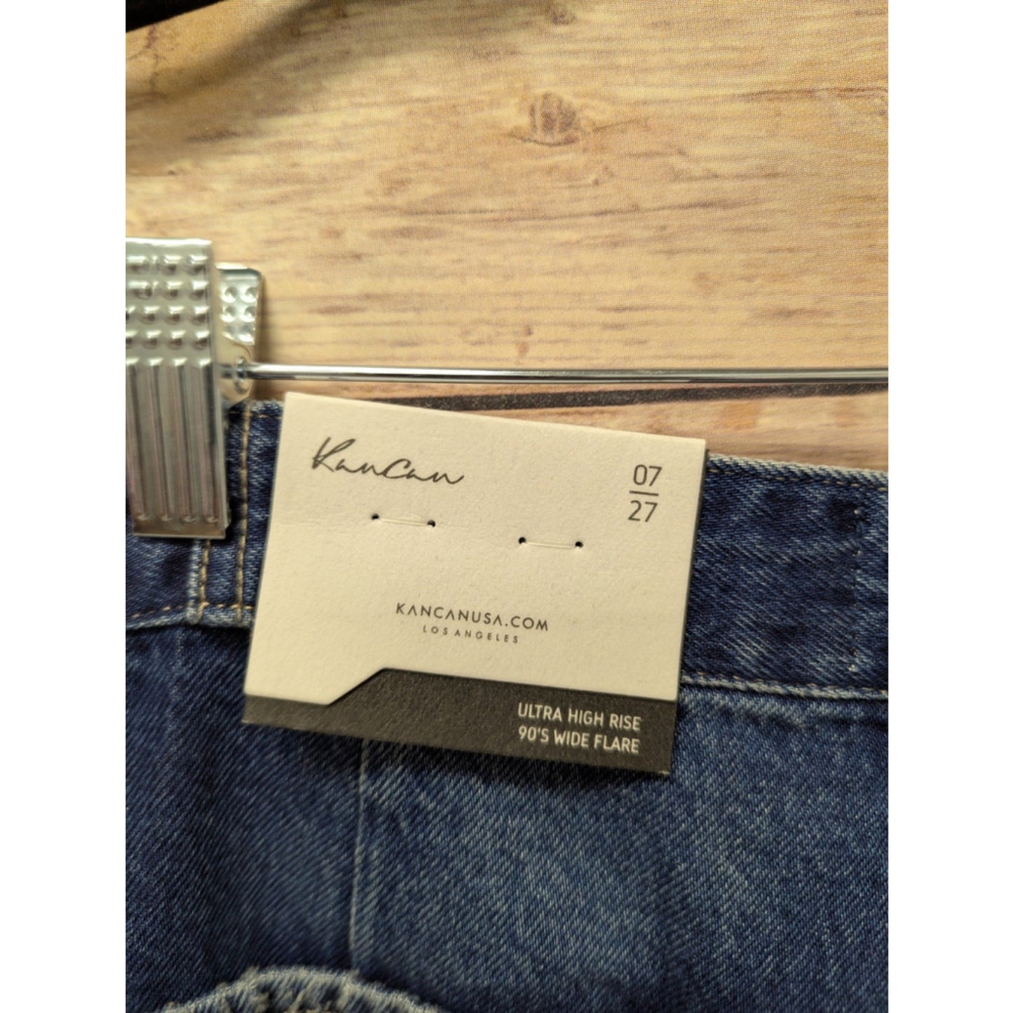Kancan ultra high rise 90's wide flare. Size 7/27. Inseam 32"