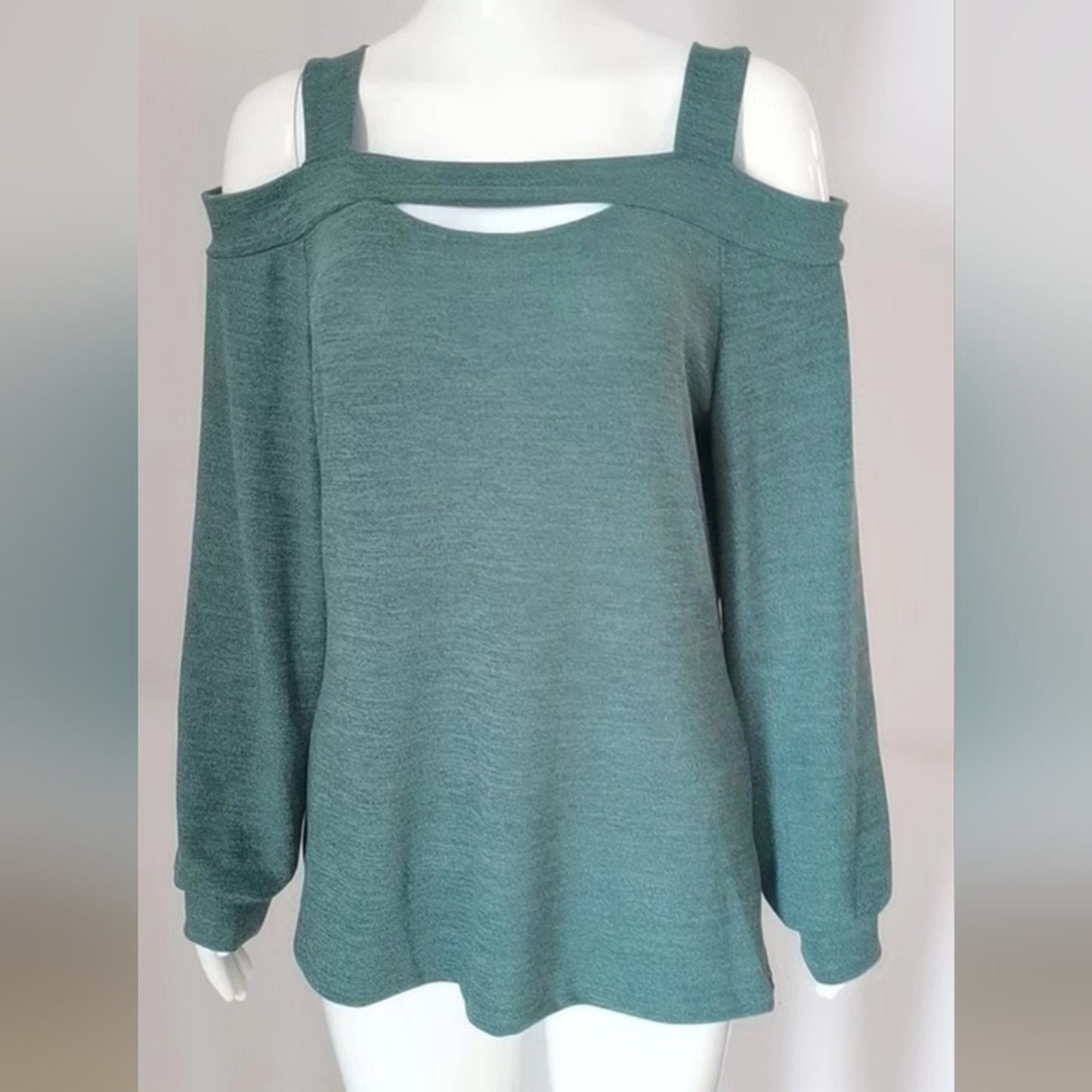 NWT, Sexy Cut Out long sleeve Green Cold Shoulder Top.Size 2xl #H26