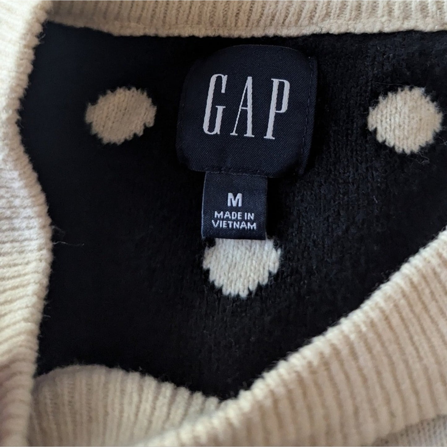 GAP Cream Crewneck Sweater with Black Polka Dots. Size M. #E20