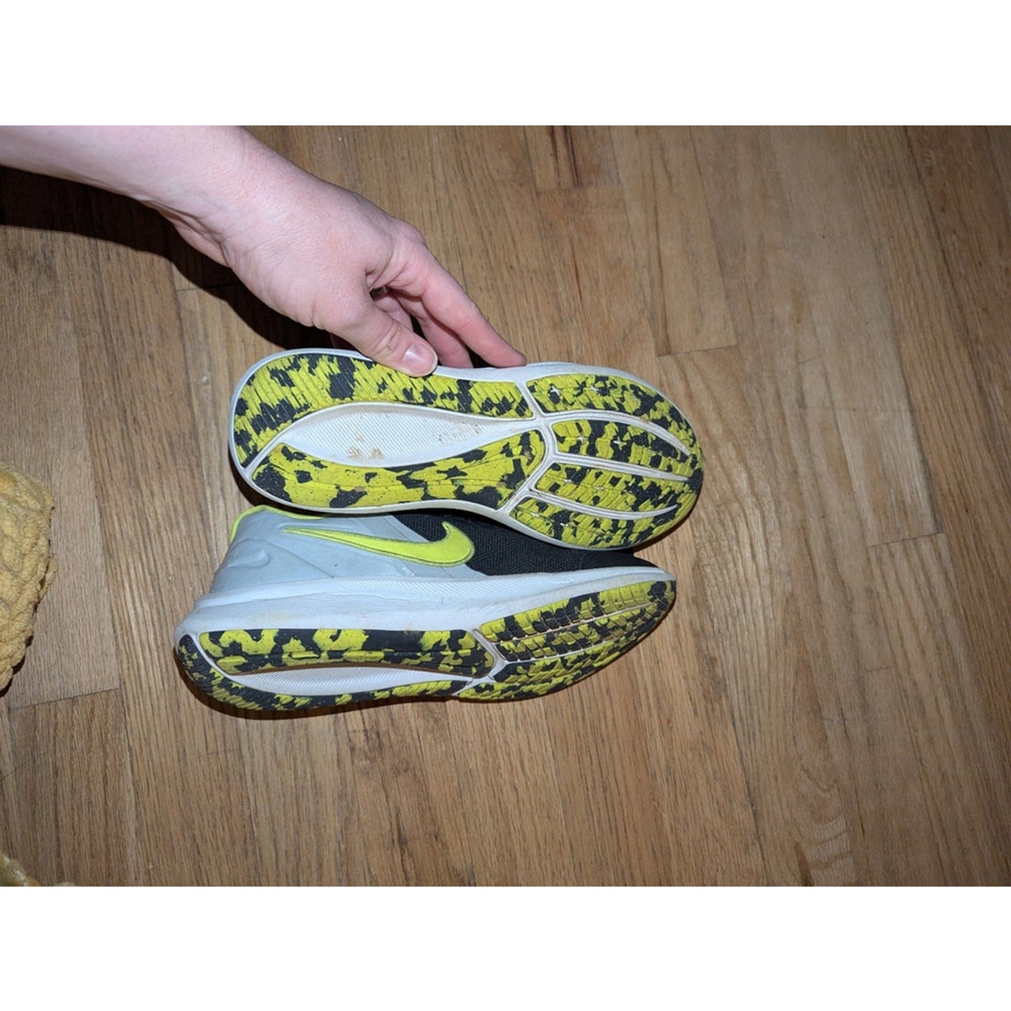 Nike Big Kid Star Runner 3 Shoes Black Green Running Track & Field. Sz 4.5