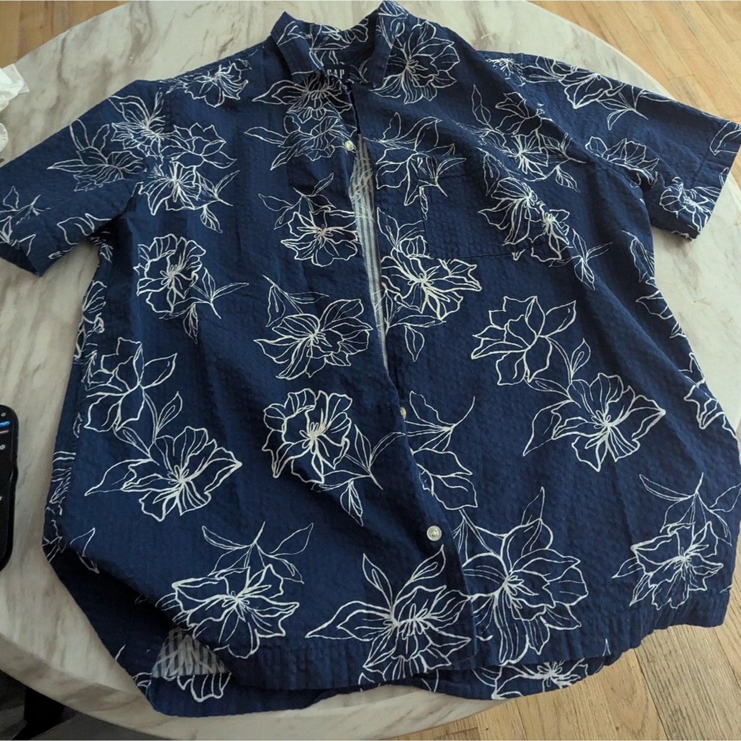 GAP Size L Navy Floral Button Down Vacation Shirt Sleeve | Lightweight Top
