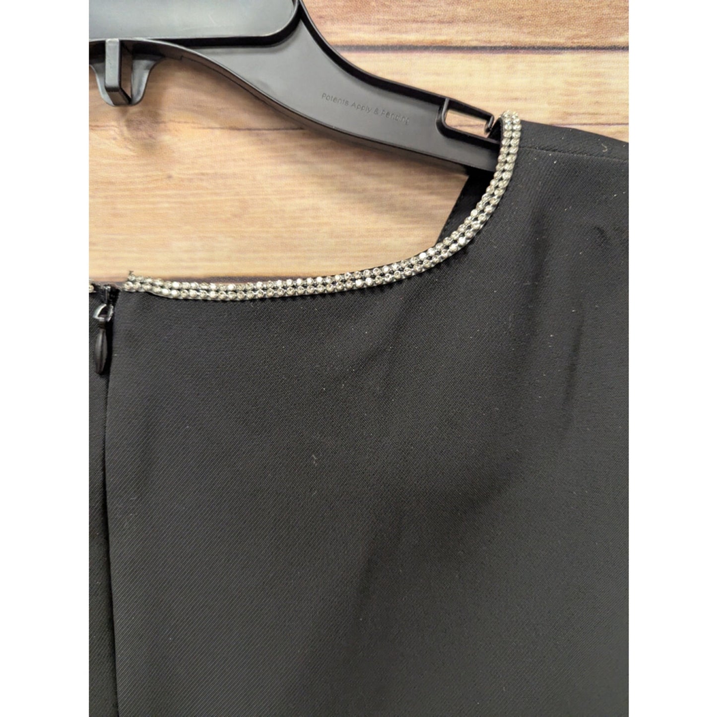 CeCe NWT Black Rhinestone Bow Sheath Dress | Short Sleeve V-Neck | Size 6