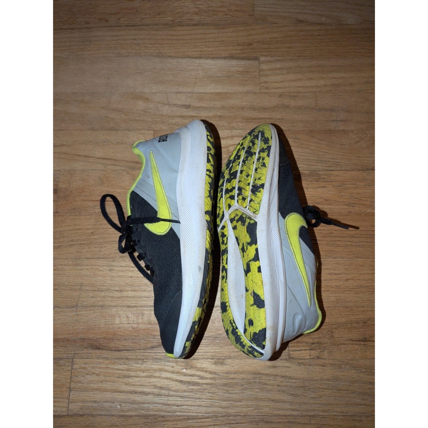 Nike Big Kid Star Runner 3 Shoes Black Green Running Track & Field. Sz 4.5