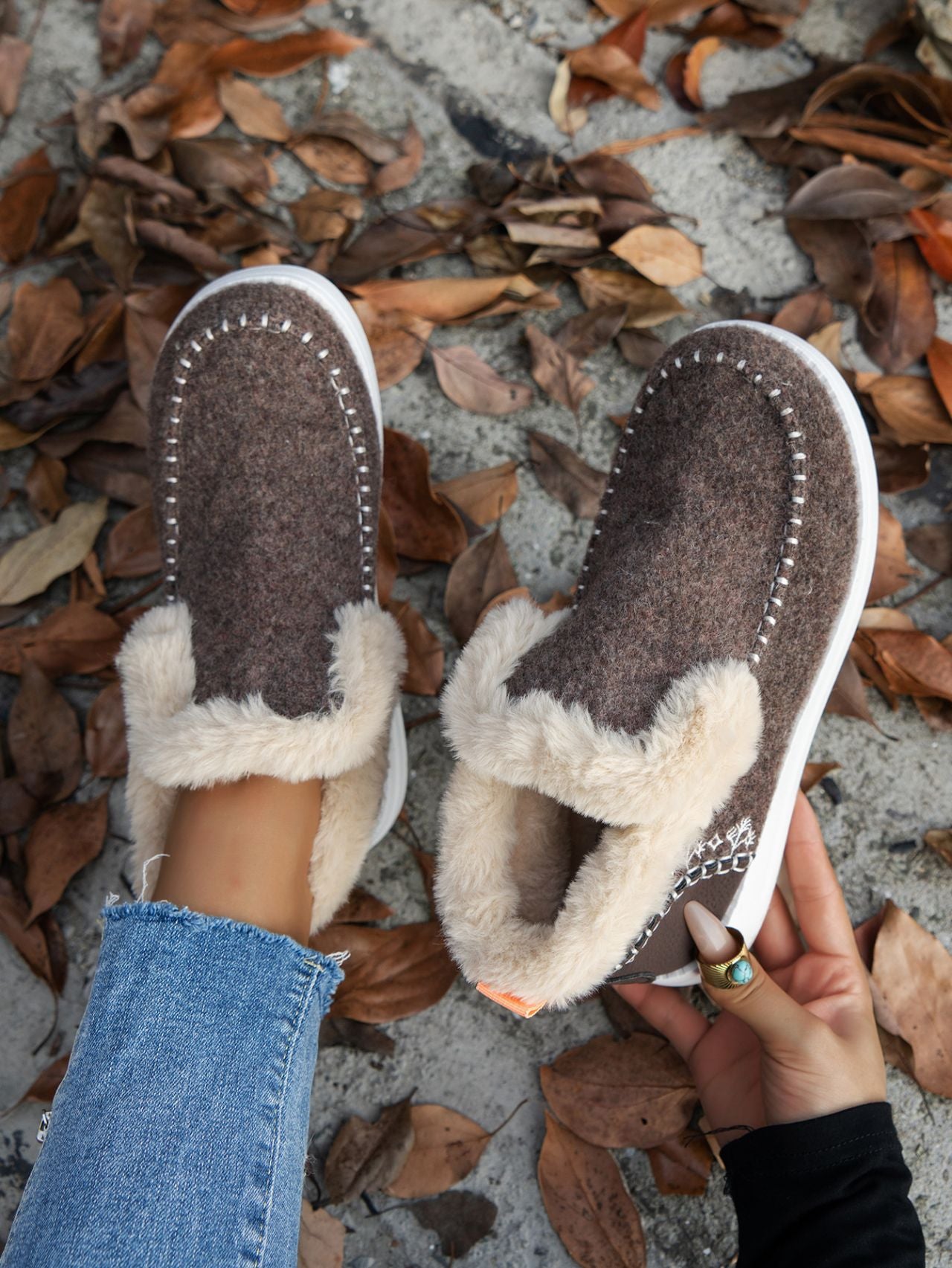 Furry Suede Round Toe Flat Sneakers