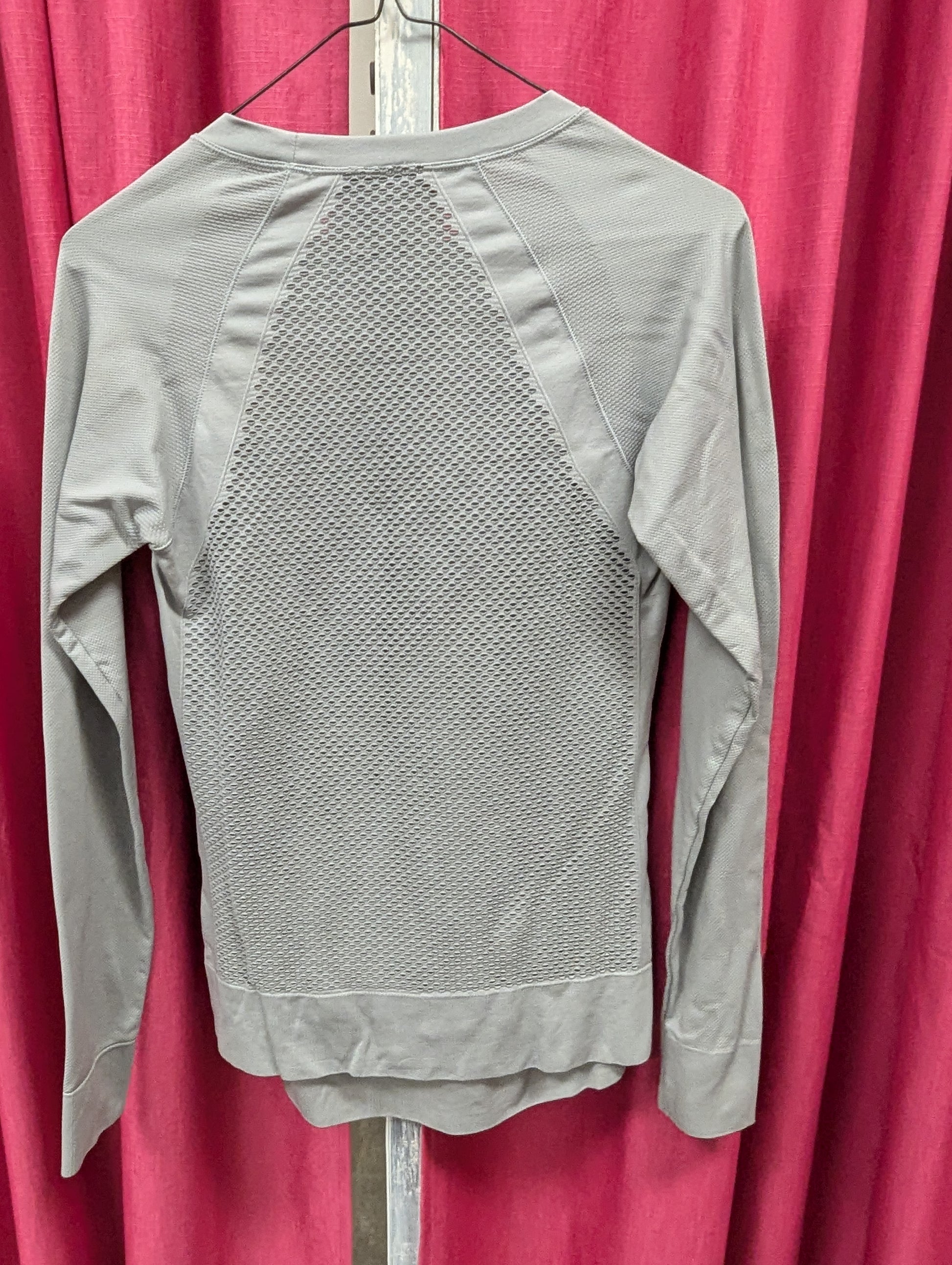 Athleta womens LS grey top RS 71 - Scarlett's Riverside Boutique 