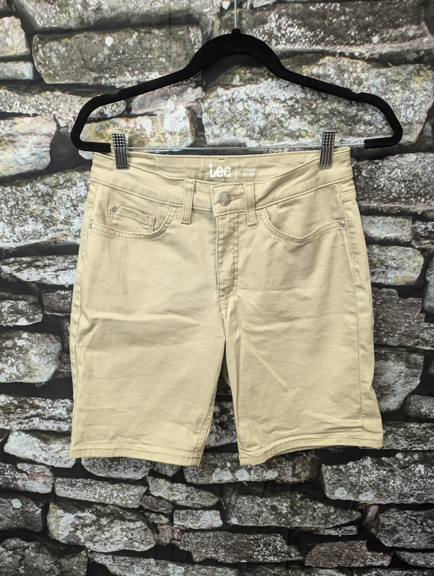 Lee Bermuda shorts. Size 8M RS 22