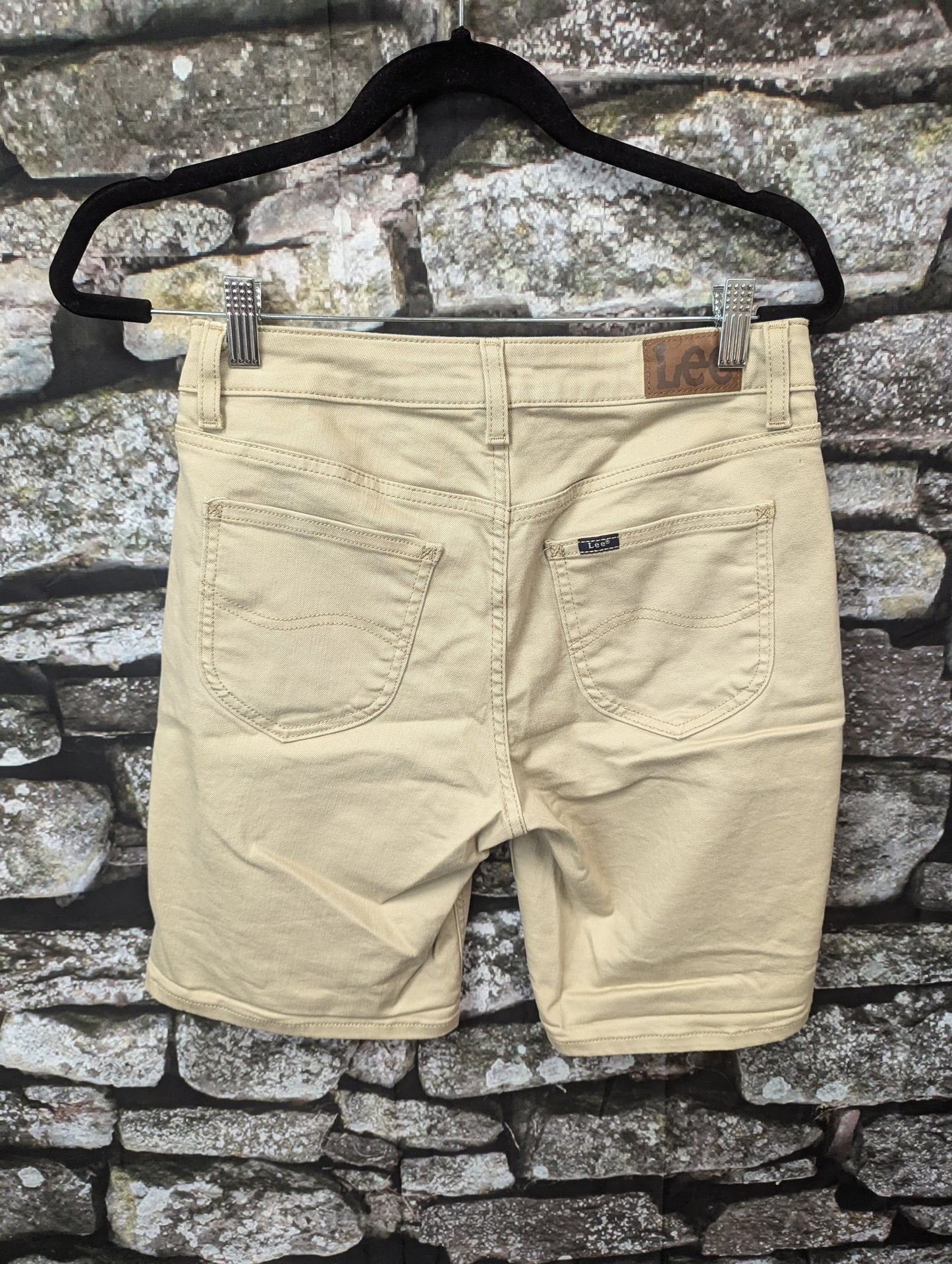 Lee Bermuda shorts. Size 8M RS 22