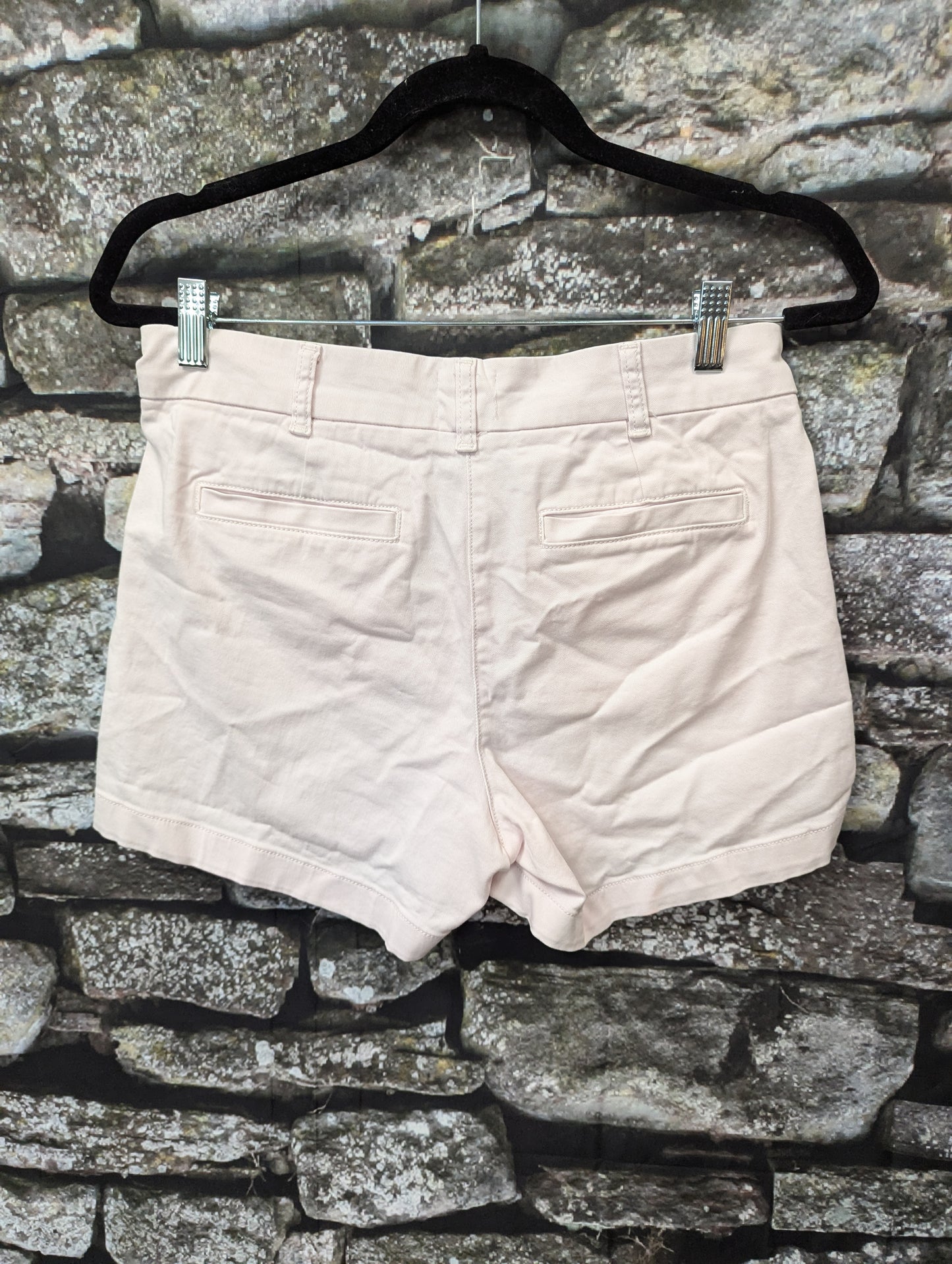 J Crew light pink shorts. 97% cotton. Size 4. RS 65 - Scarlett's Riverside Boutique 