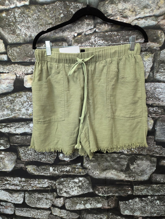 Green linen shorts. Size M. RS 51