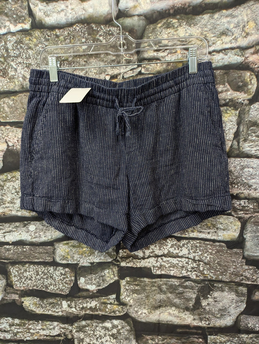 Old Navy blue striped linen shorts. Size M. RS 1