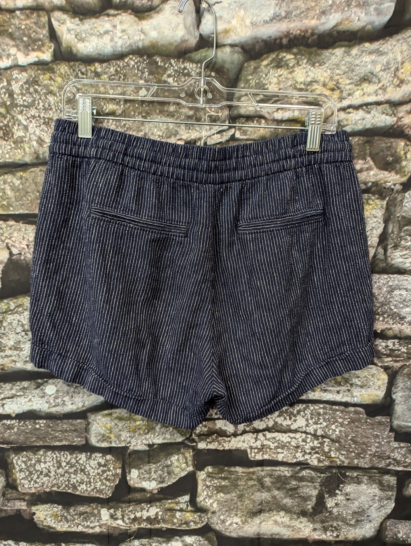 Old Navy blue striped linen shorts. Size M. RS 1