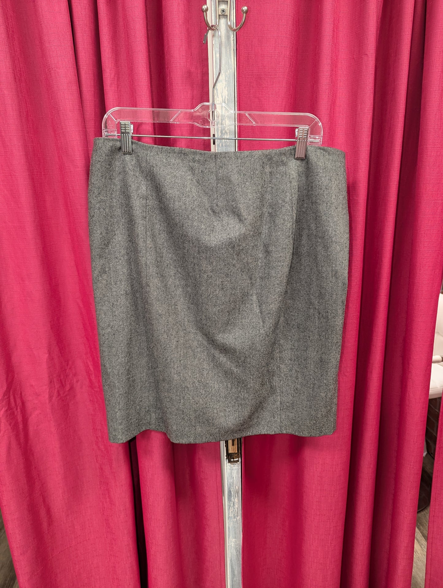 Banana Republic Skirt Womens Size 14 Wool Blend Gray. RS 32