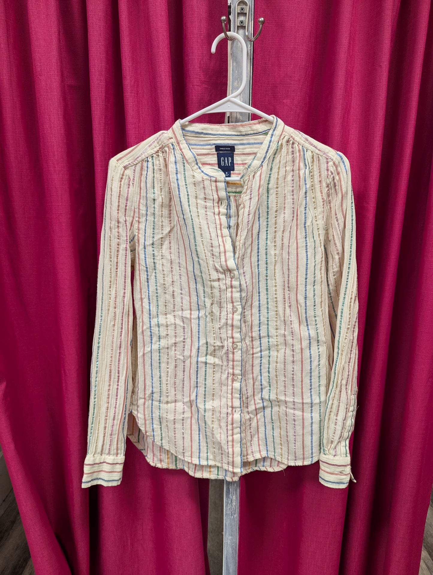 Gap Womens Crinkle Gauze Shiny Rainbow Striped button down top. Size S. RS 65