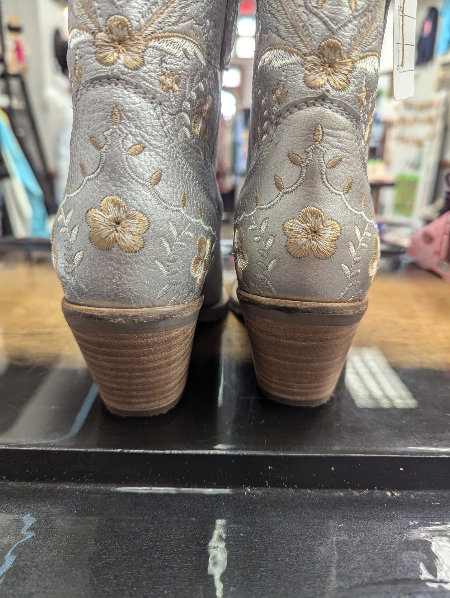 Dingo silver embroidered boots. Size 6.5 RS 9