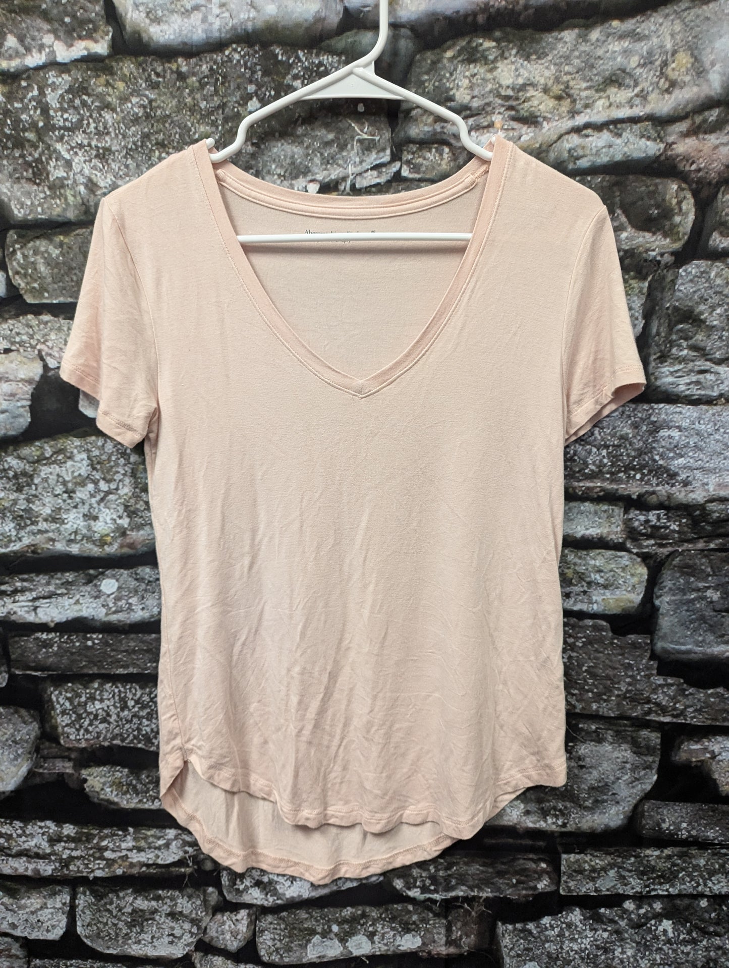 Abercrombie and Fitch super soft, light pink basic tee. Size XS. RS 65