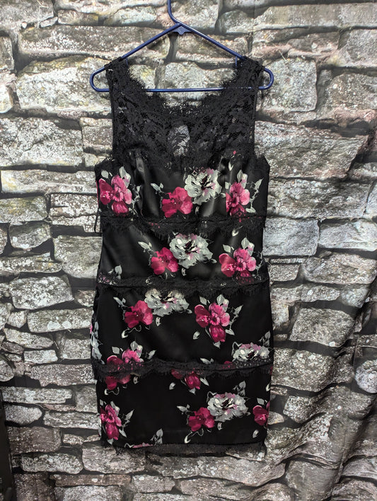 White House Black Market Black Floral Lace Sheath Dress Size 14 Cocktail Party. RS 83