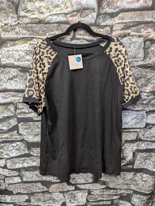 Leopard print basic tee