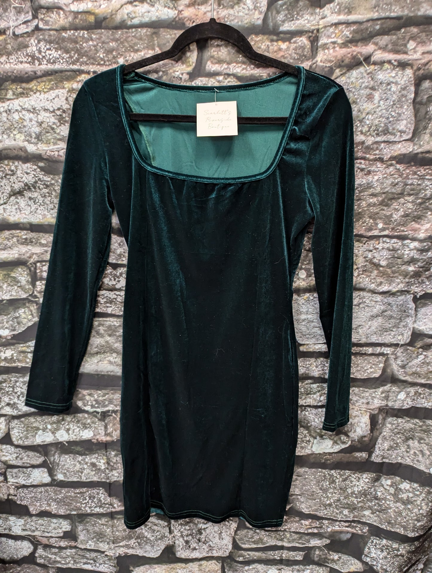 Green velvet long sleeve dress size M