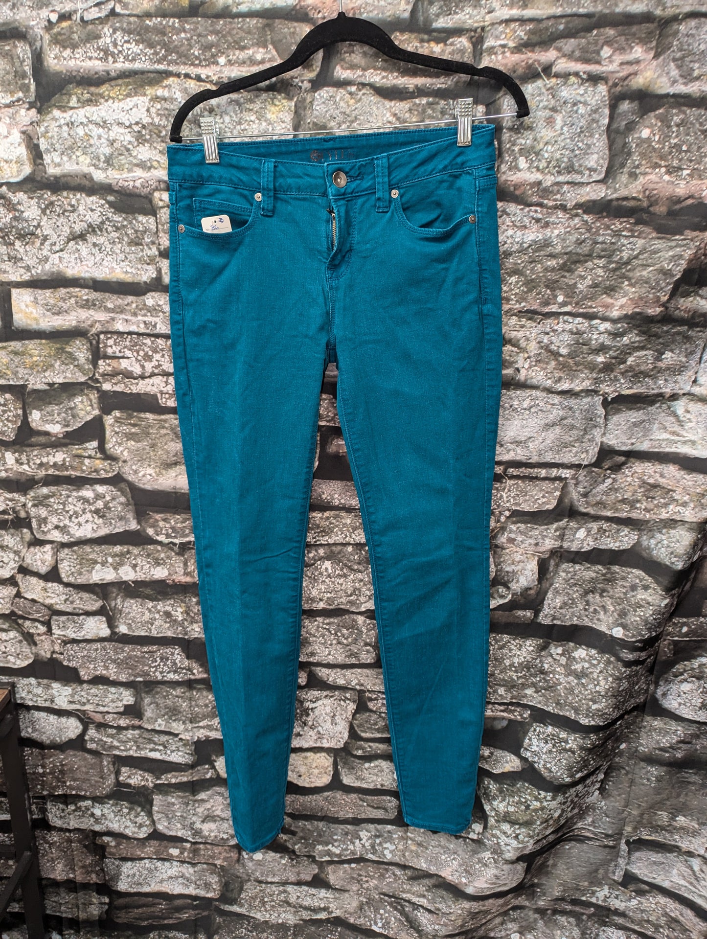 Stylish blue skinny jeans. Size 4. RS 86