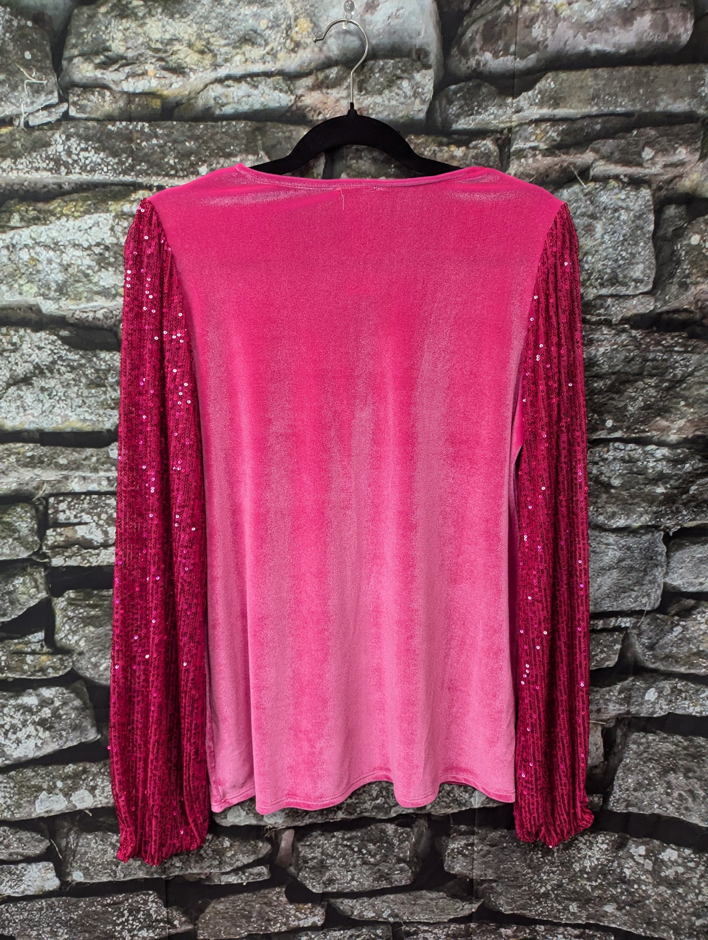 Bibi hot pink sequin top. Size M . RS 99