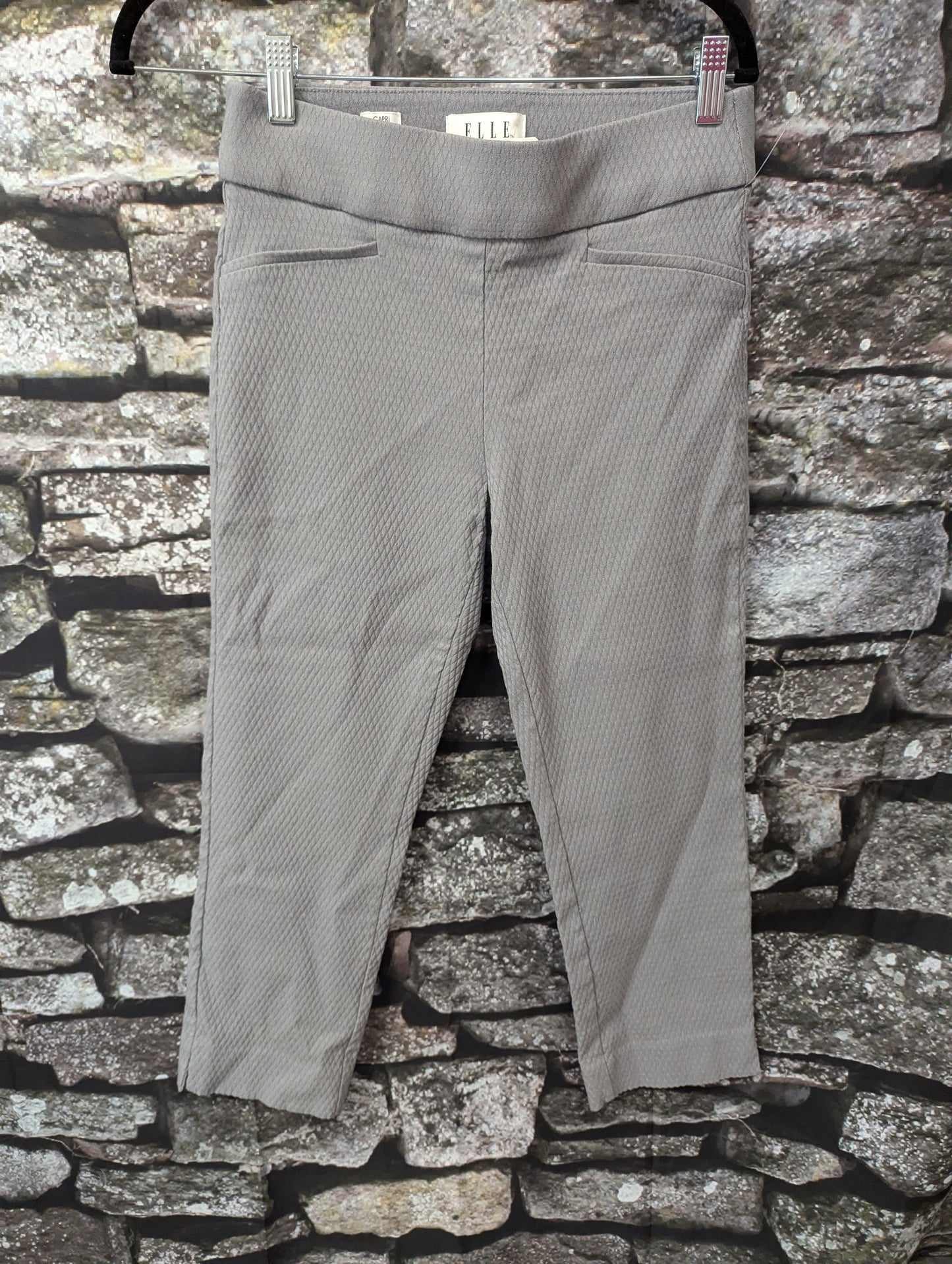 Elle grey Capri pants. Size S. RS-11