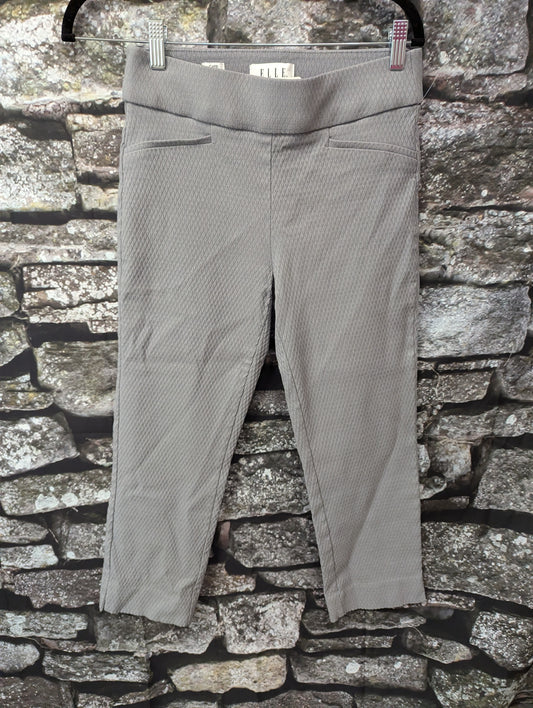 Elle grey Capri pants. Size S. RS-11