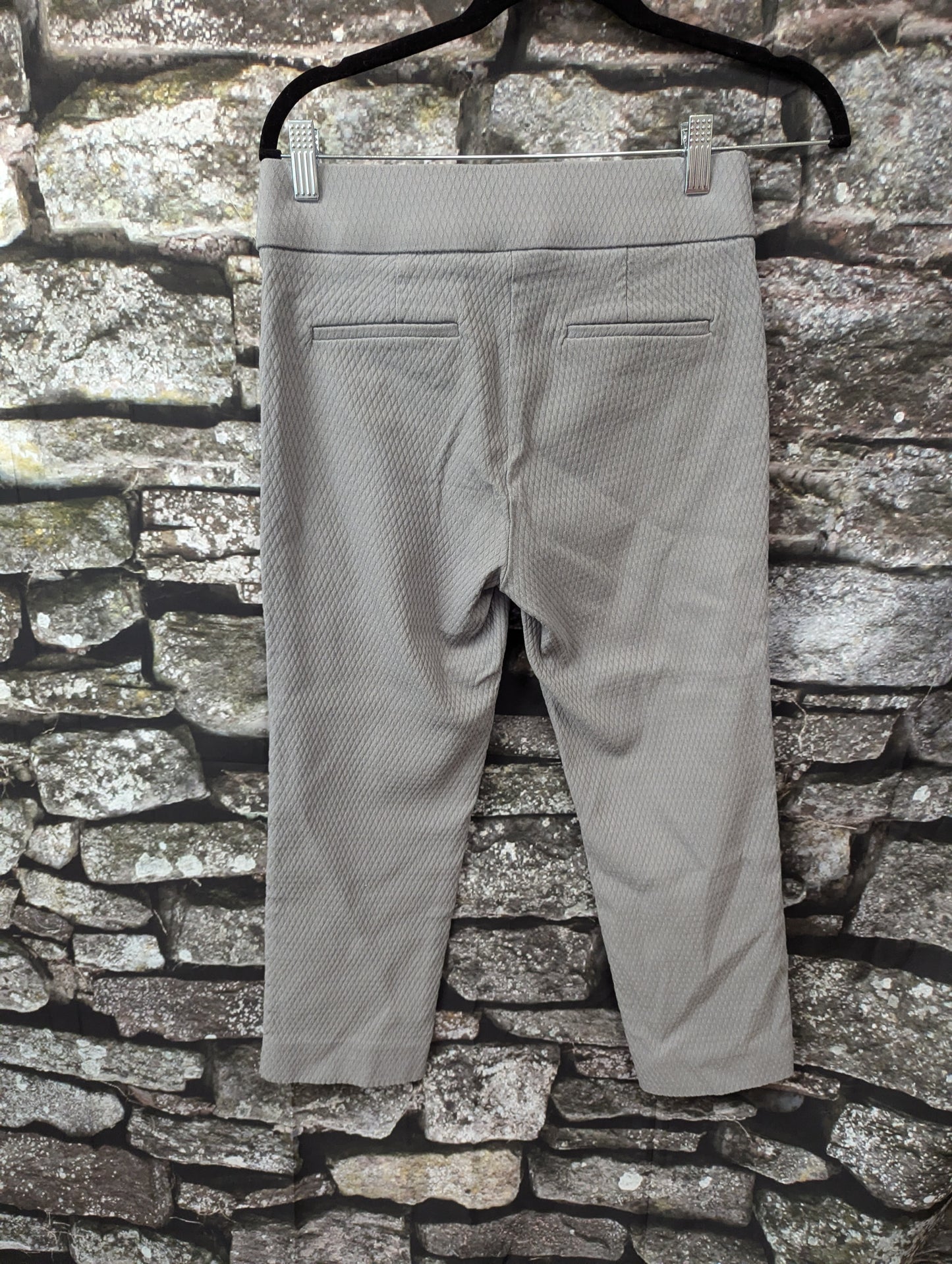 Elle grey Capri pants. Size S. RS-11