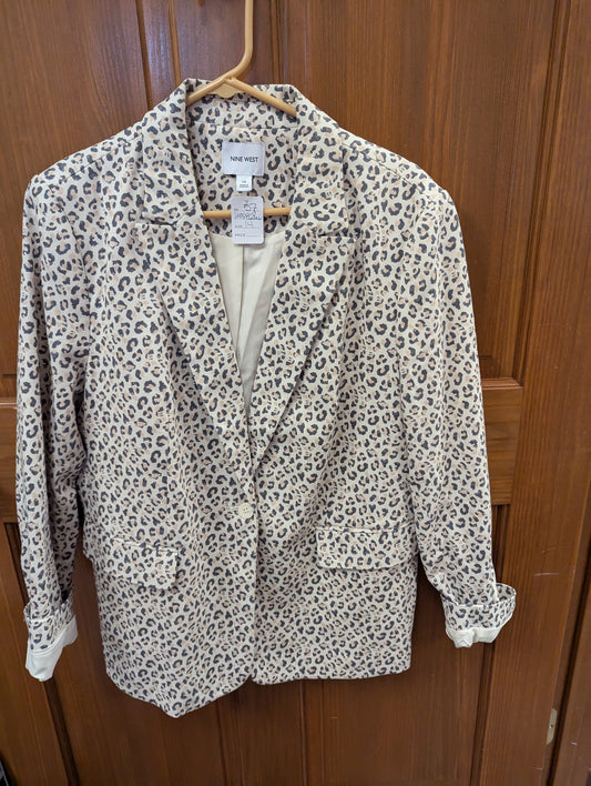 Nine West leopard blazer. Size 14. RS 57