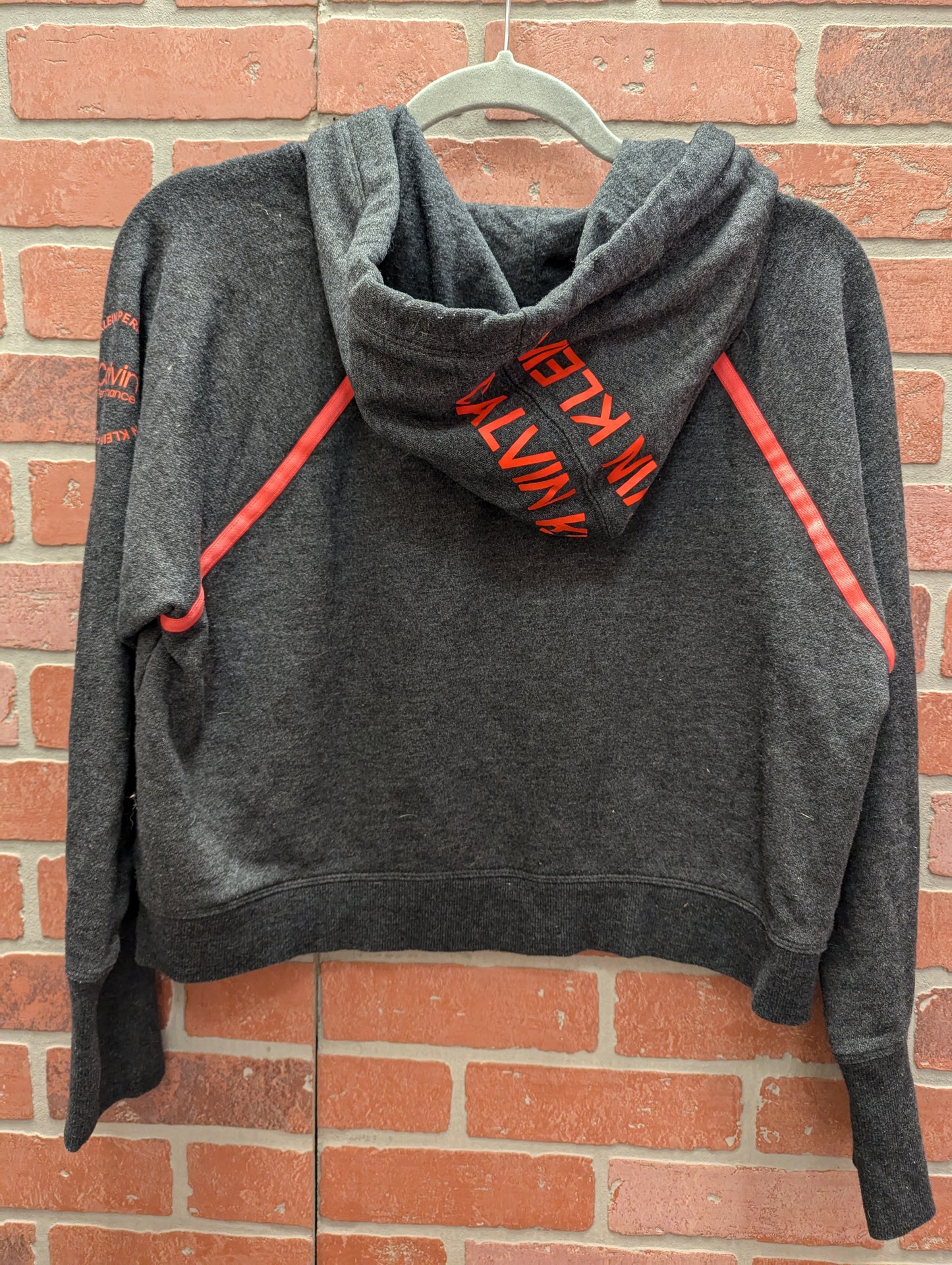 Calvin Klein cropped hoodie. Size M. RS 58