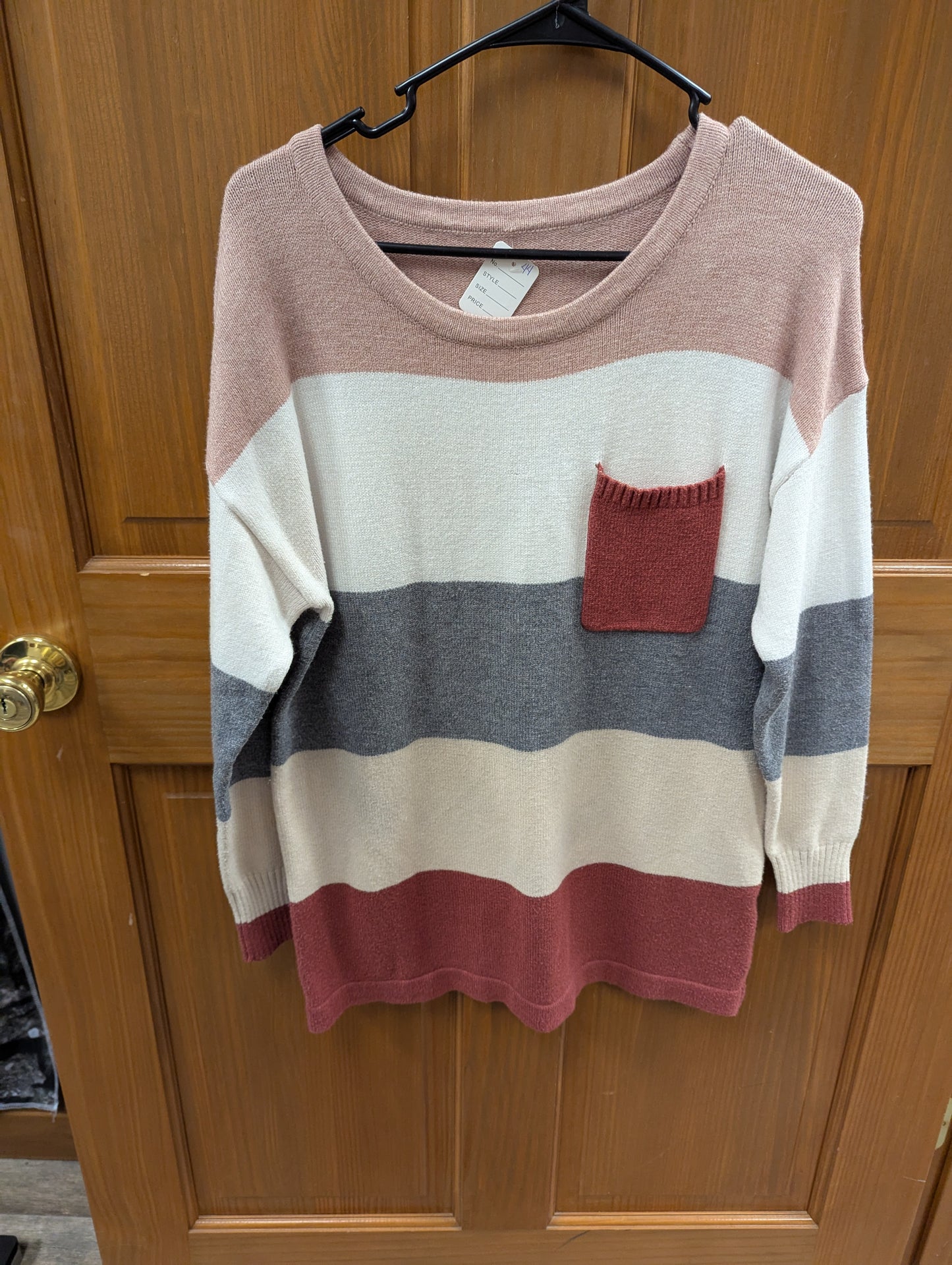 Color block pocket sweater, size S. RS 44