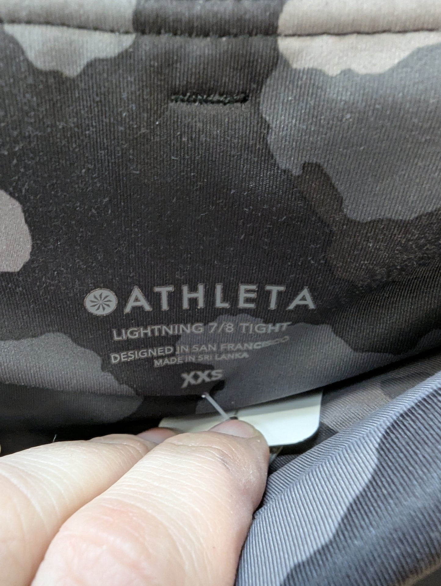 Athleta Ultimate Camo  leggings 7/8 Tight. Size XXS