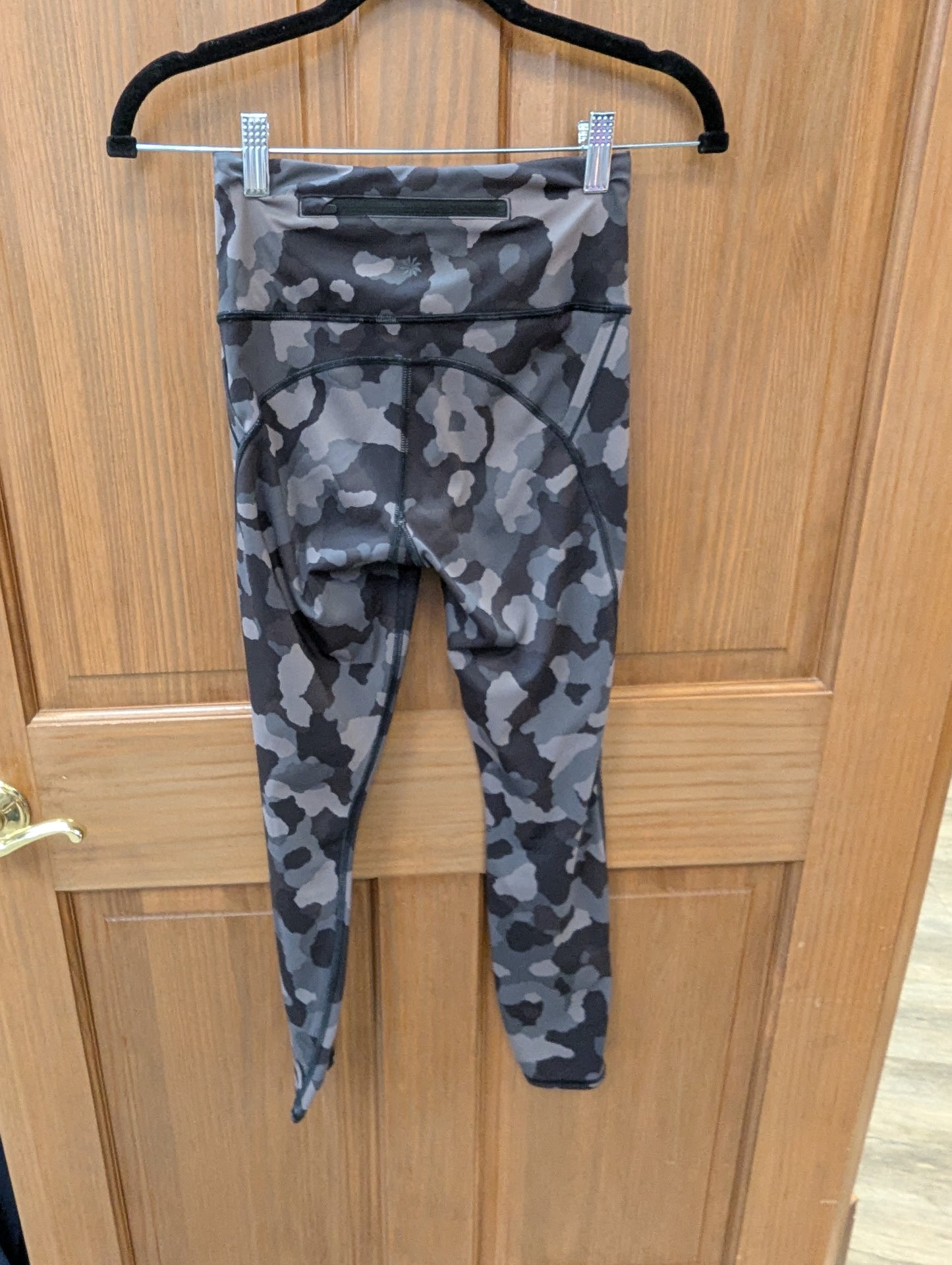 Athleta Ultimate Camo  leggings 7/8 Tight. Size XXS